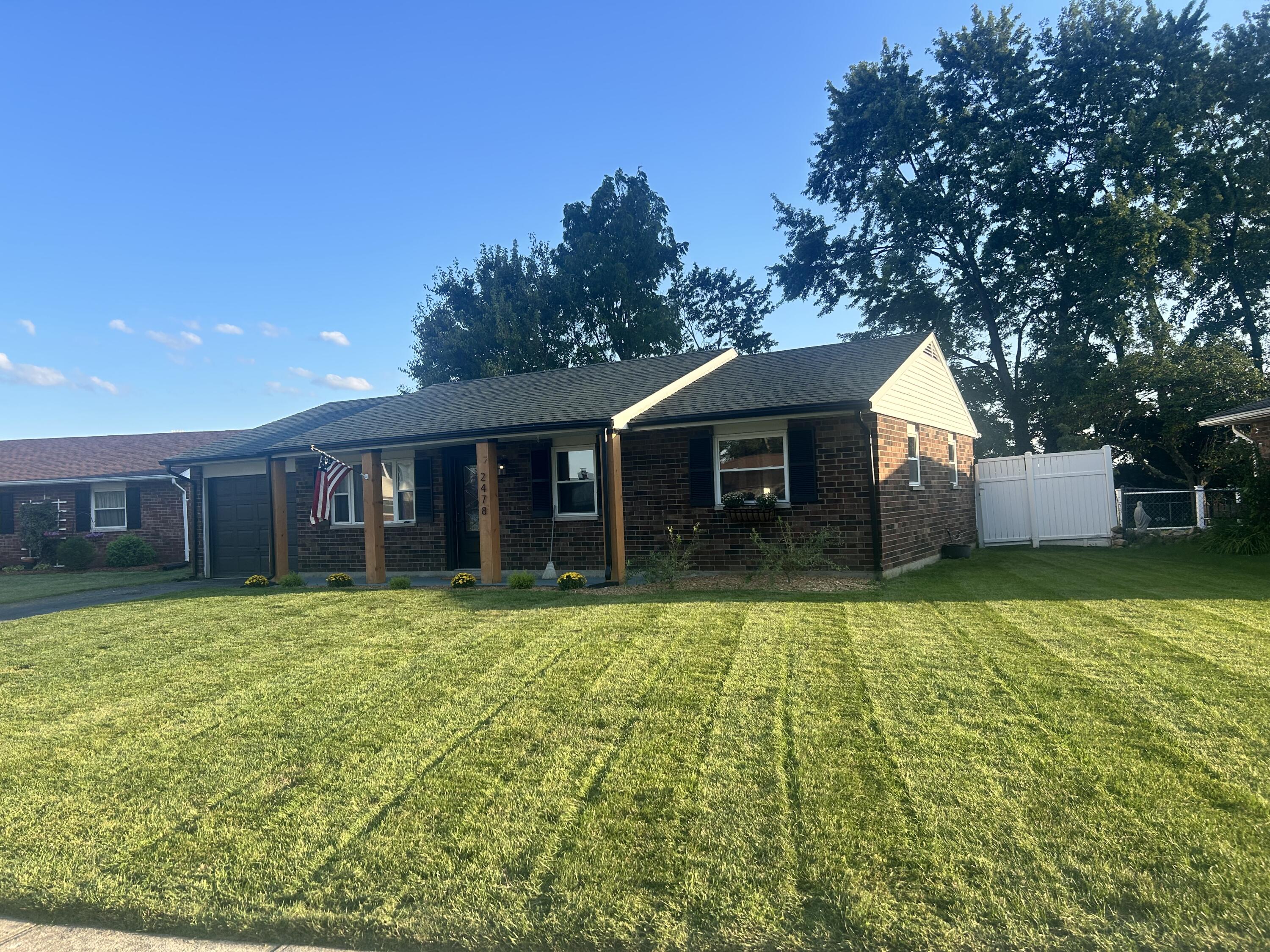 2478 E Foxchase Court Property Photo 1