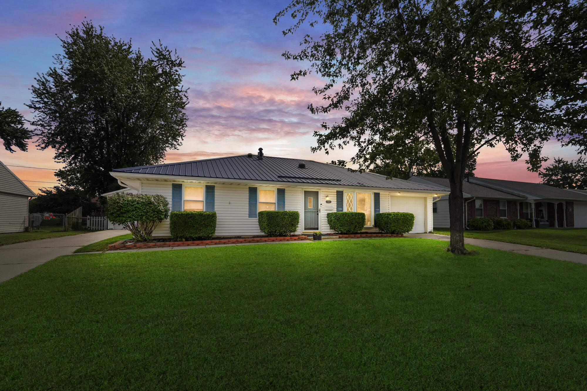 3230 Glouster Street Property Photo 1