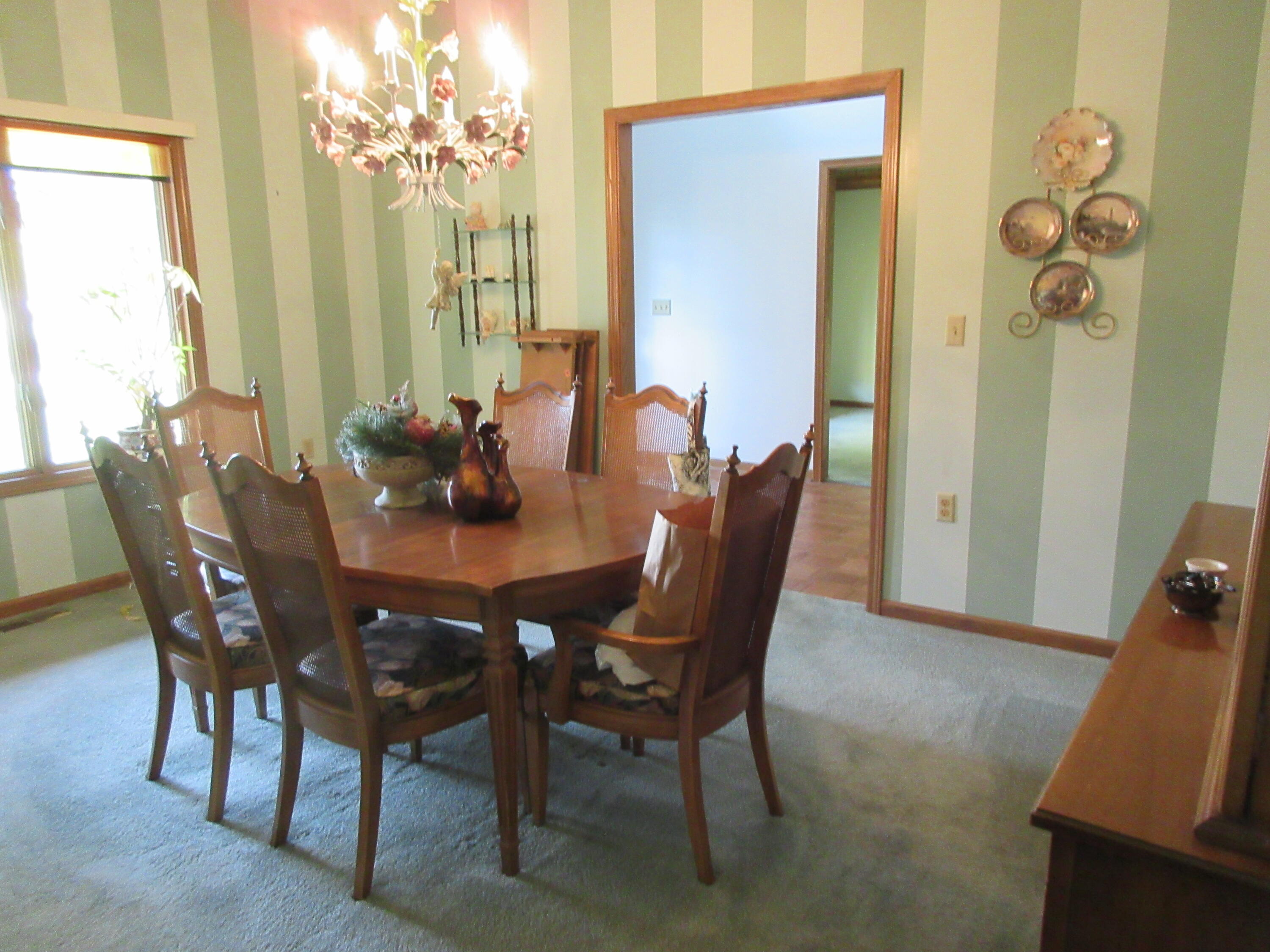 2035 Canterbury Court Property Photo 8