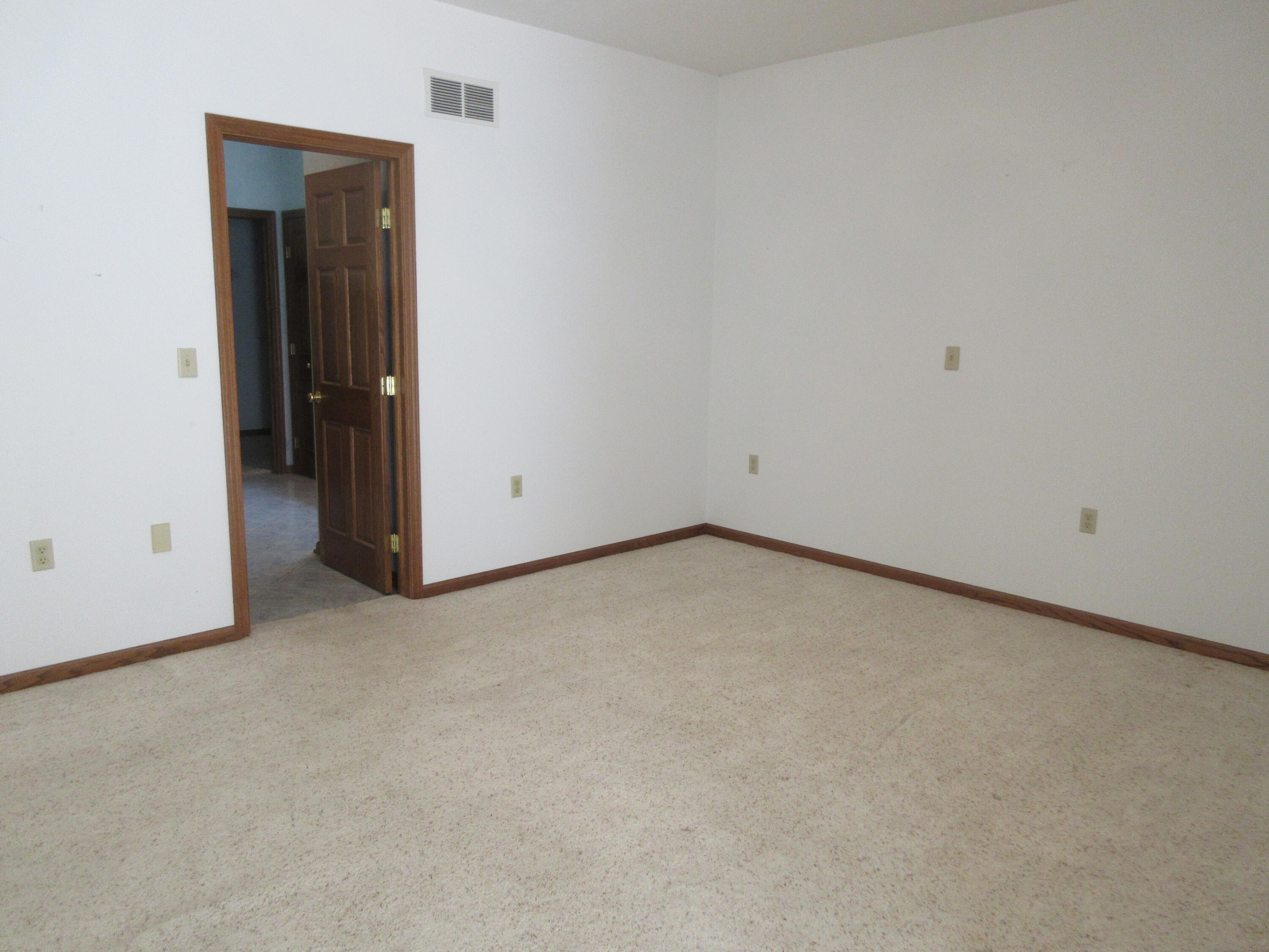 2035 Canterbury Court Property Photo 23