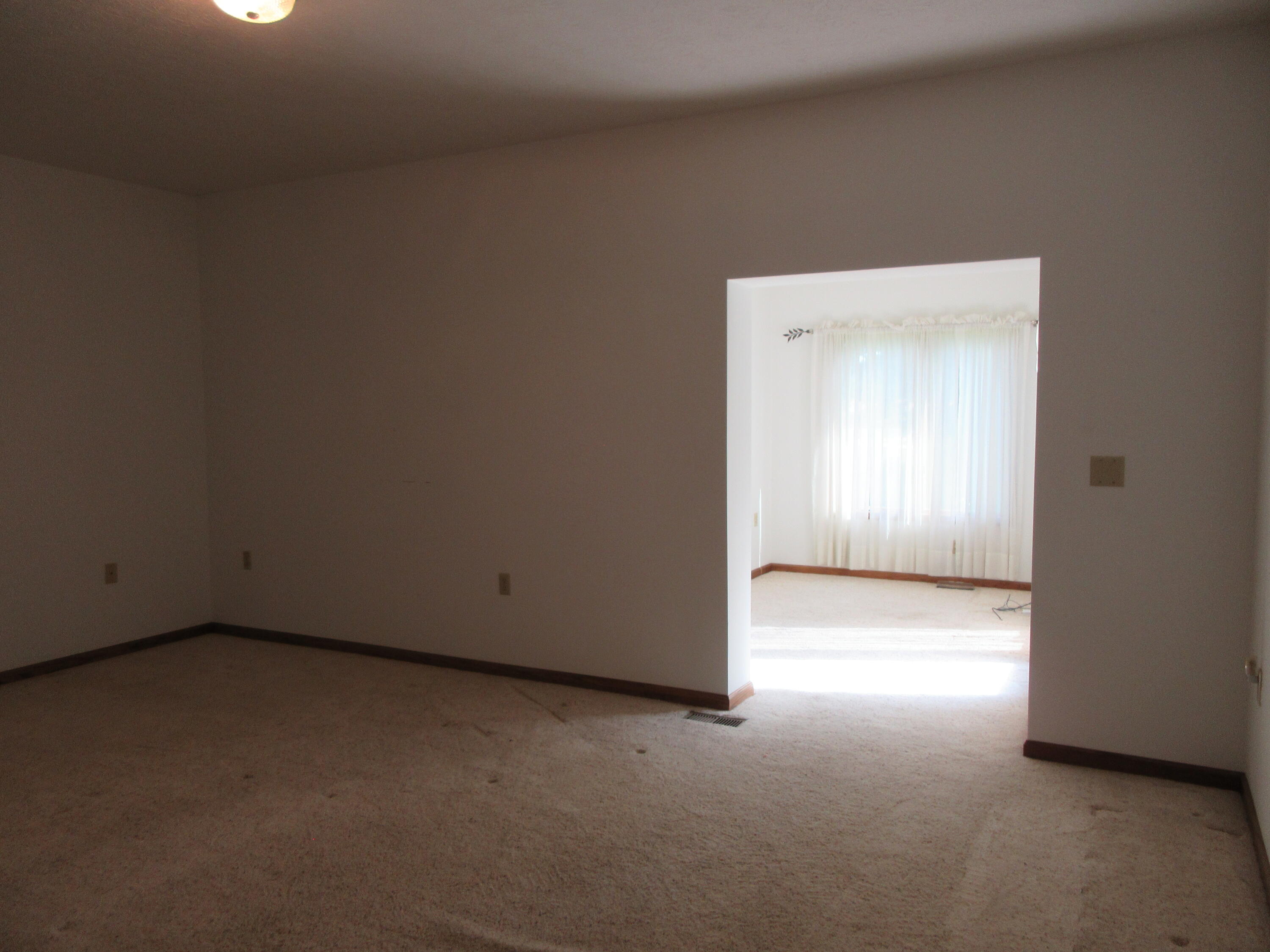 2035 Canterbury Court Property Photo 24