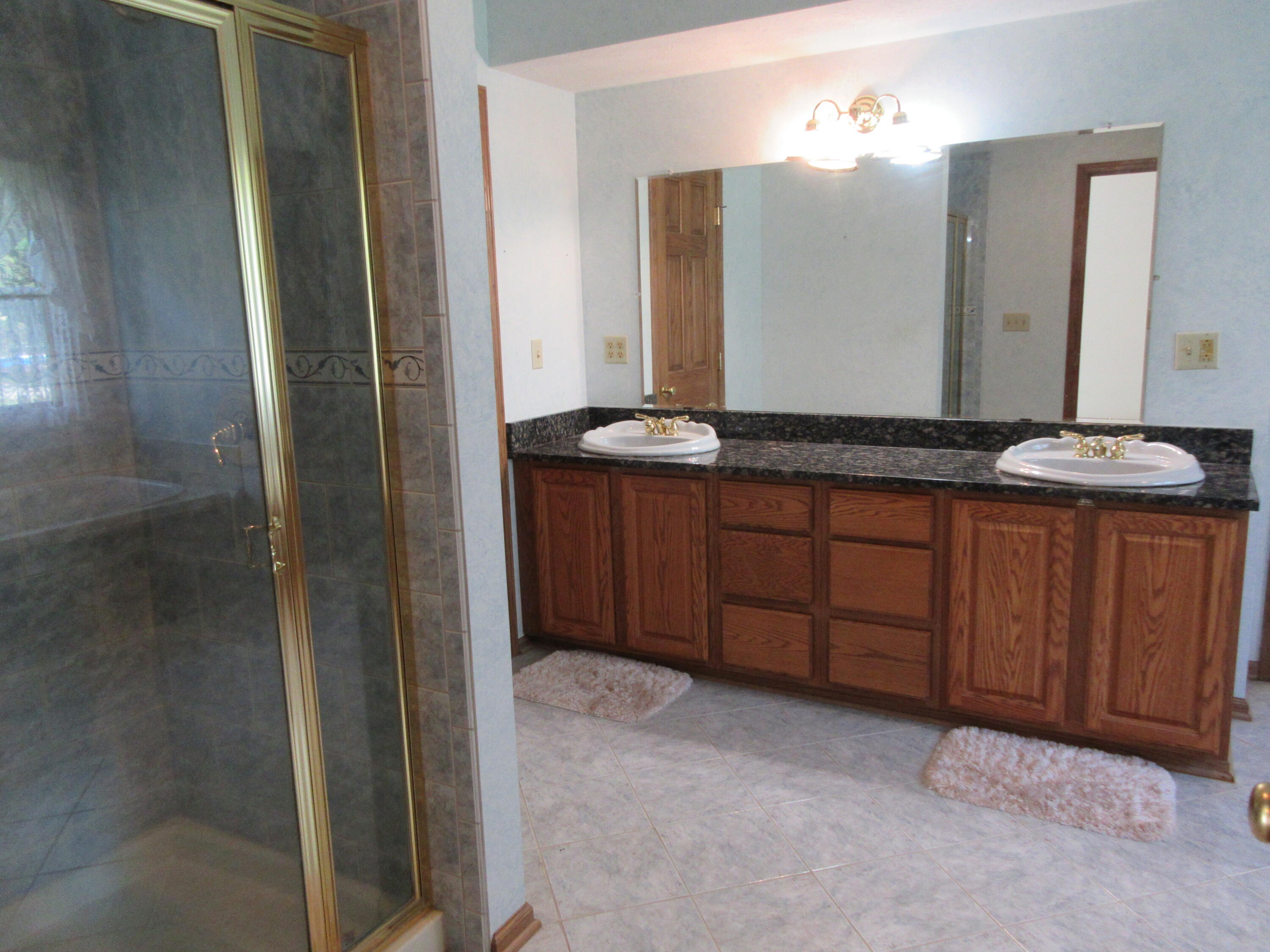 2035 Canterbury Court Property Photo 25