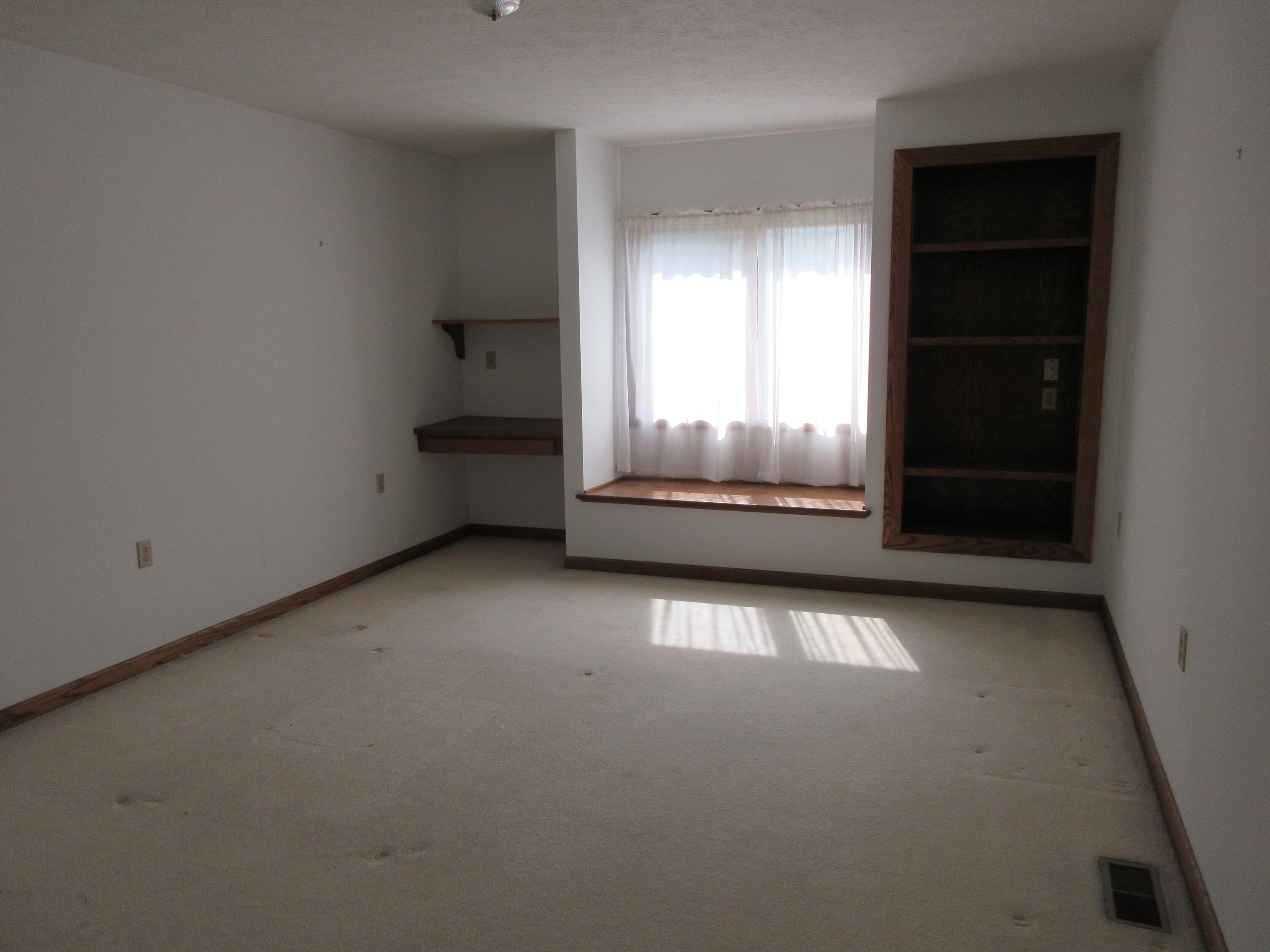2035 Canterbury Court Property Photo 31