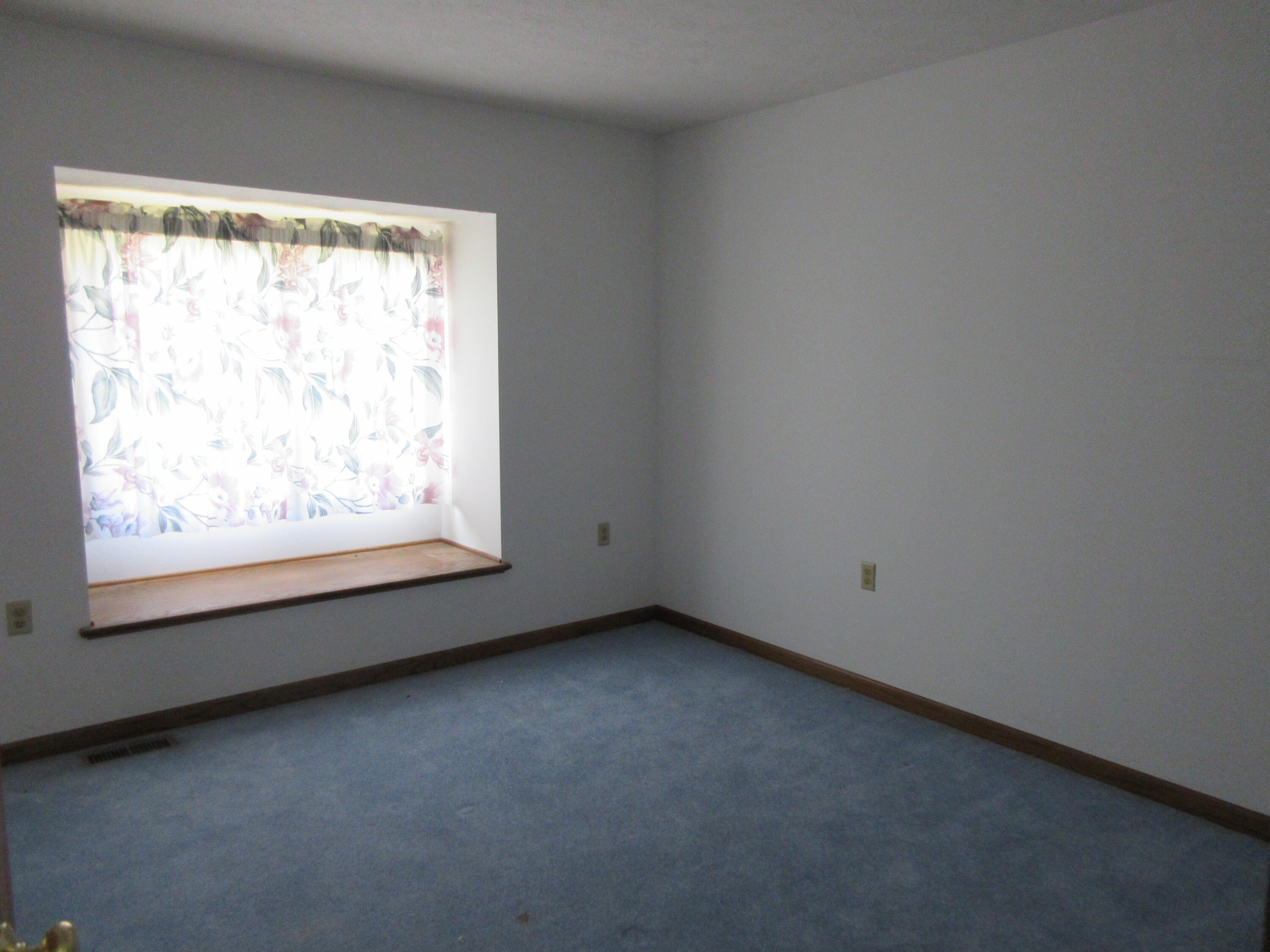 2035 Canterbury Court Property Photo 33