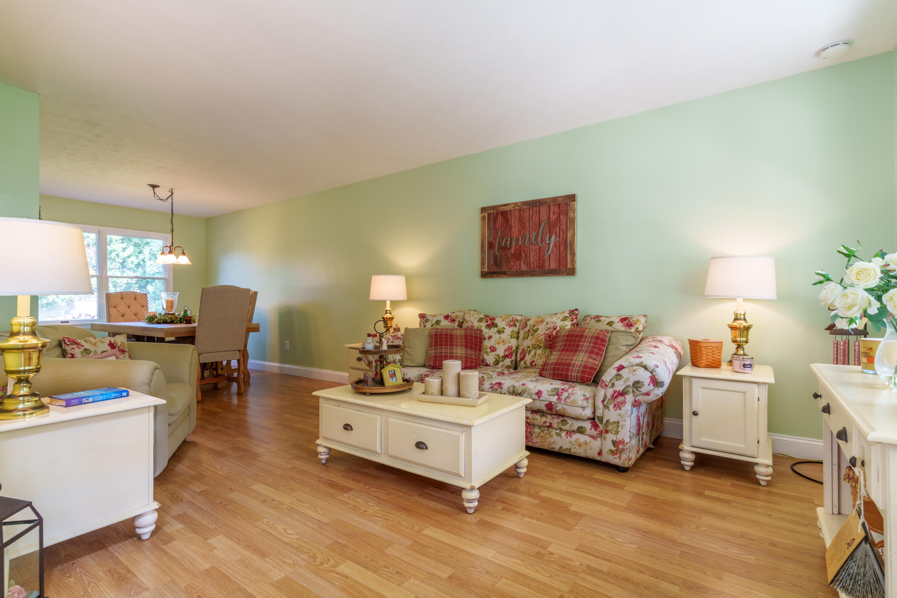 1541 Westwood Drive Property Photo 4