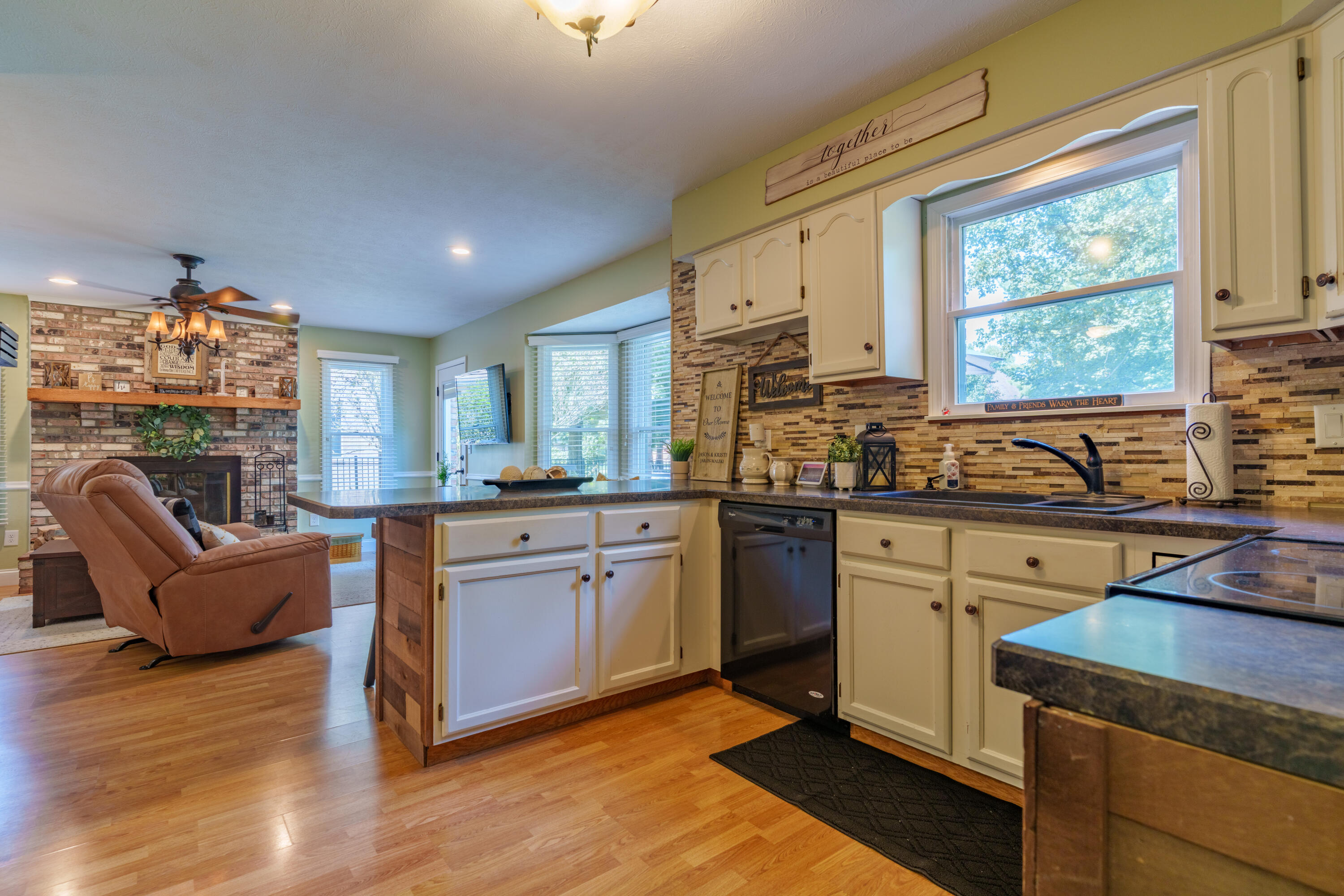 1541 Westwood Drive Property Photo 8