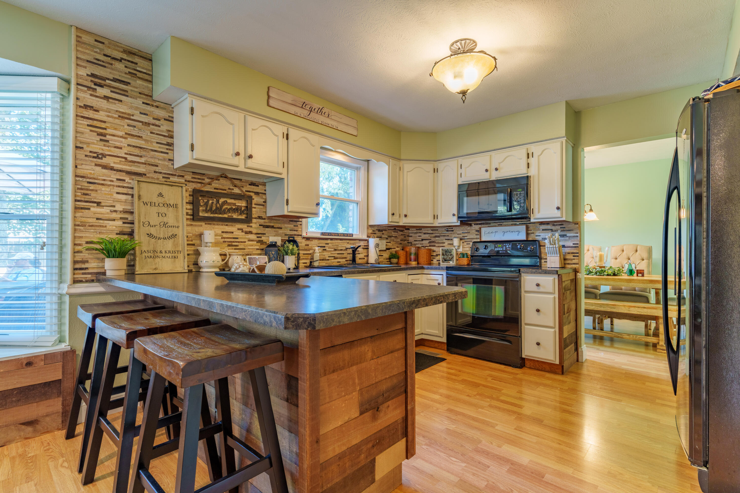 1541 Westwood Drive Property Photo 10