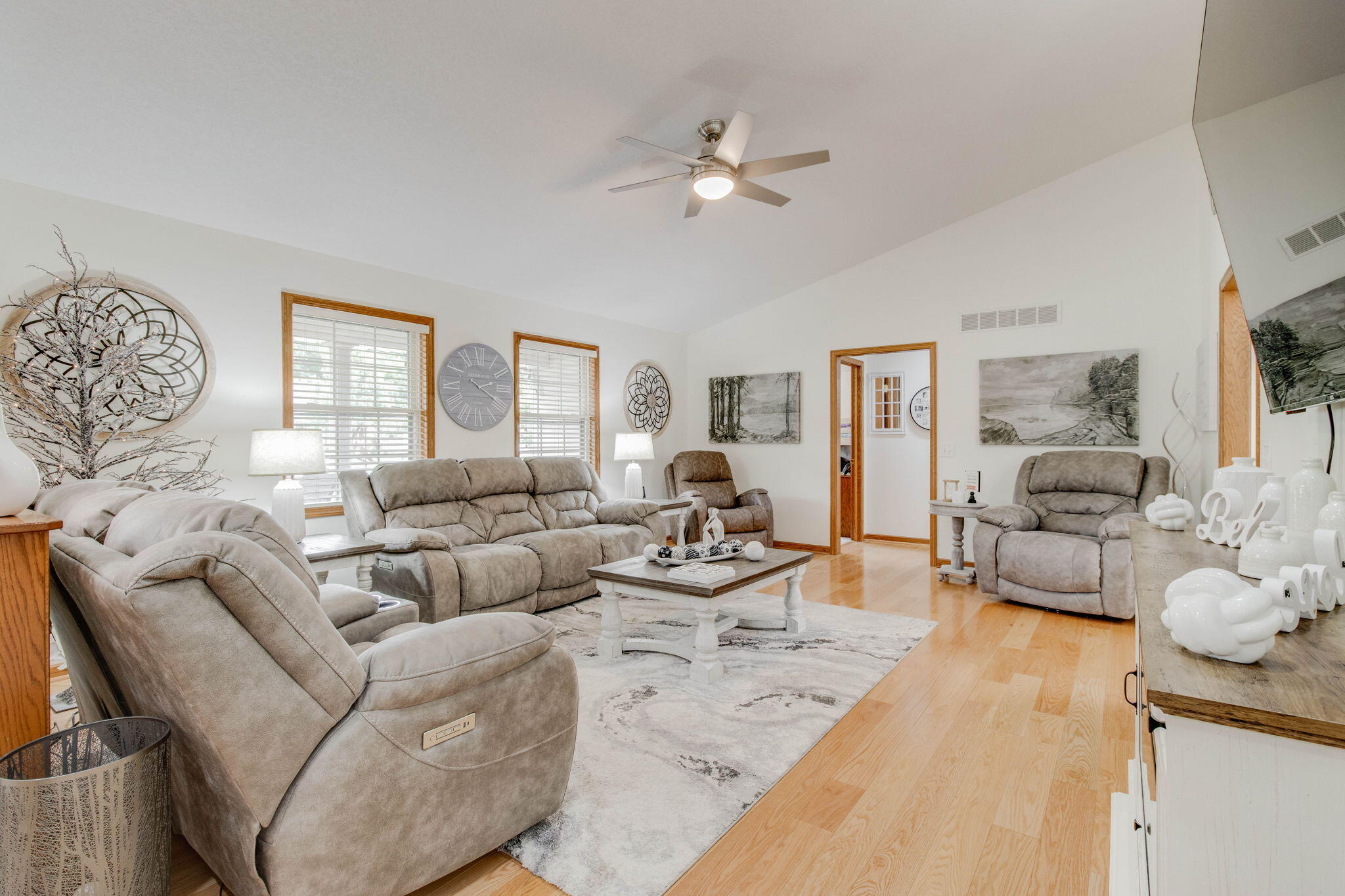1417 Apache Trail Property Photo 7