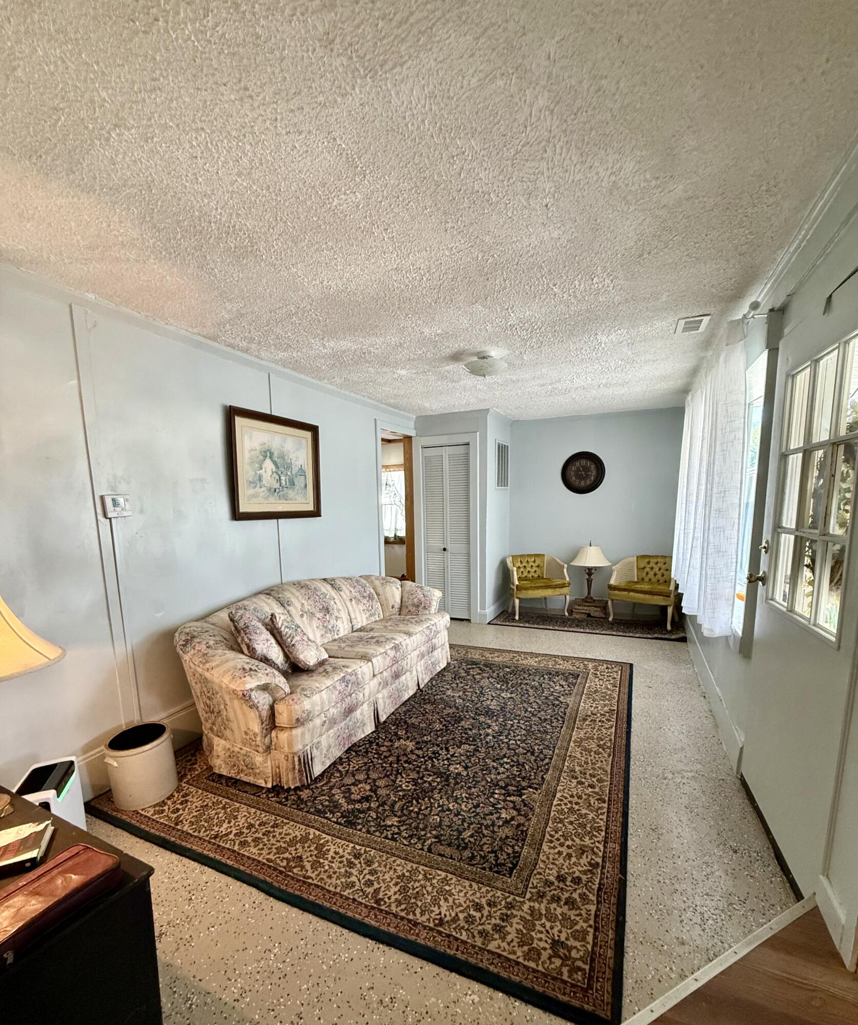 244 E Warden Street Property Photo 2