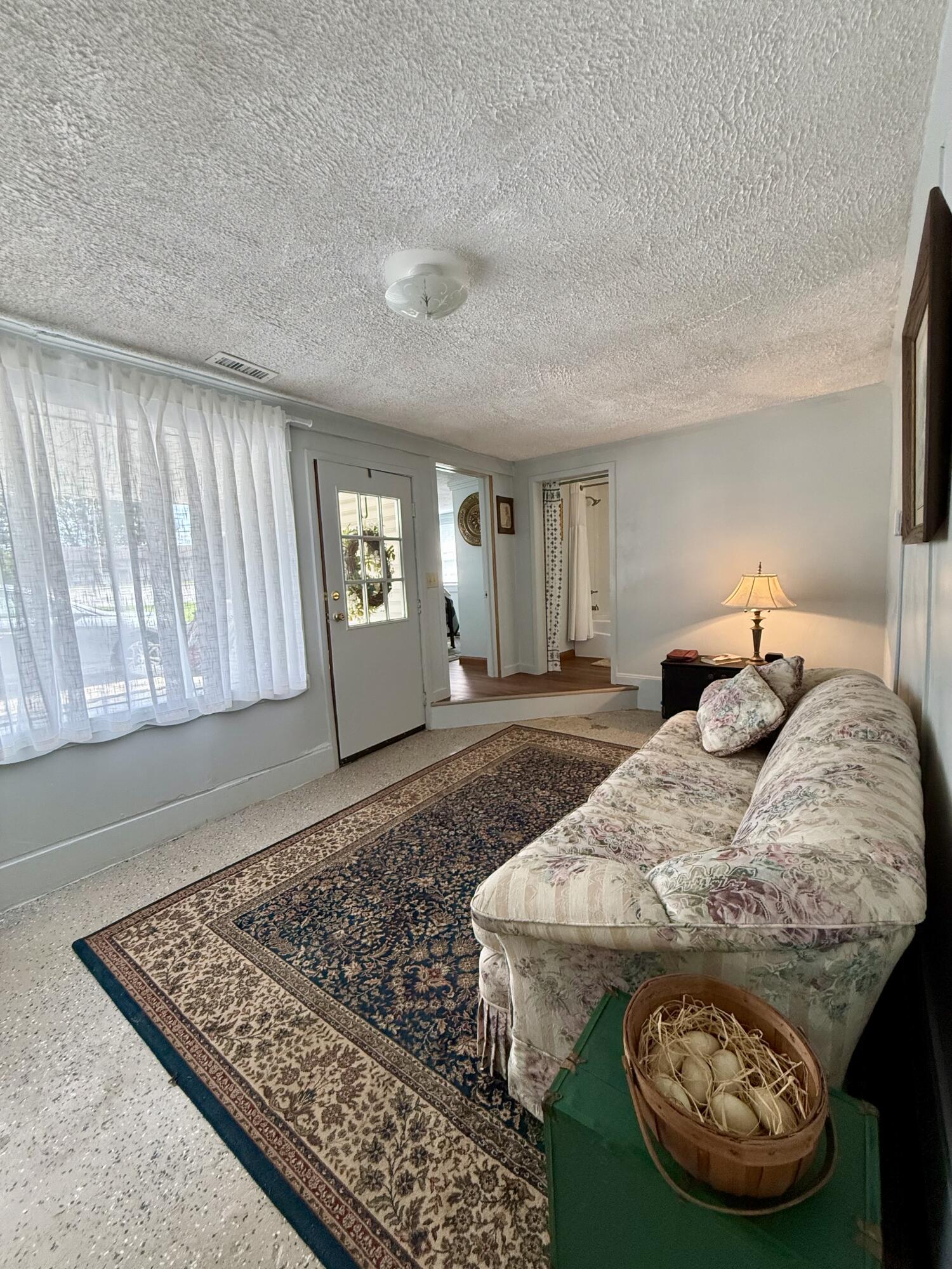 244 E Warden Street Property Photo 3