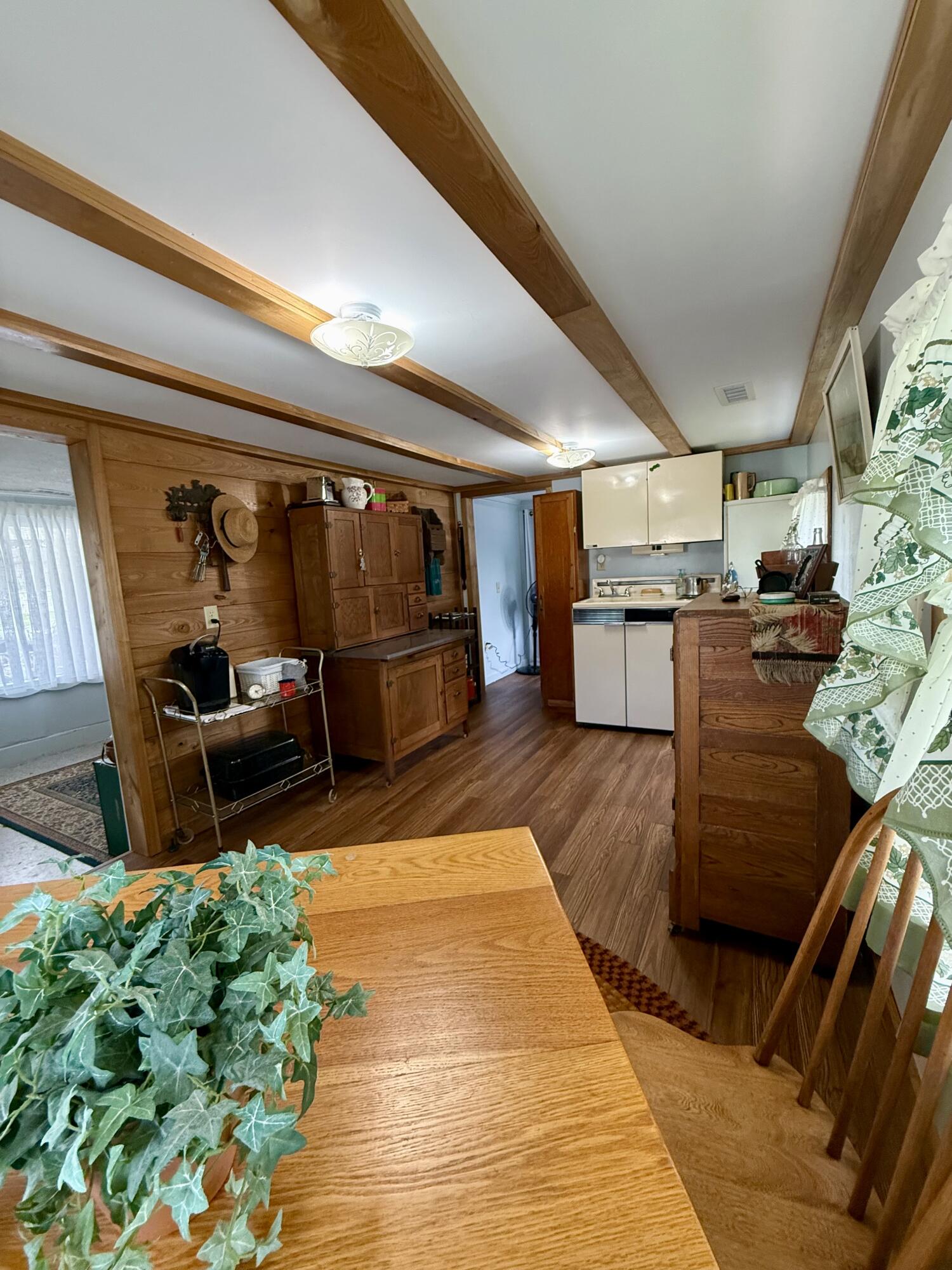 244 E Warden Street Property Photo 4