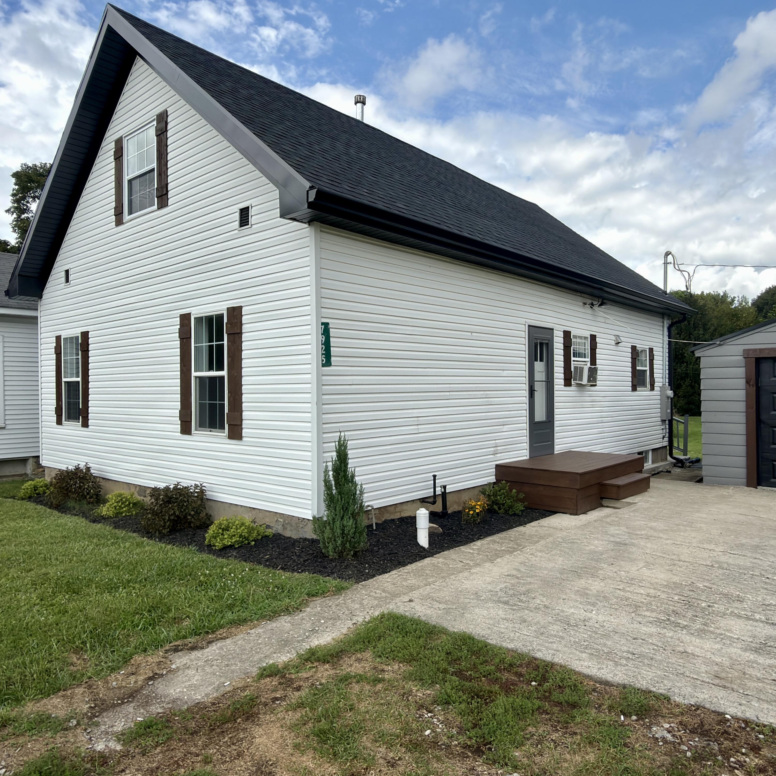 7925 South Street Property Photo 1