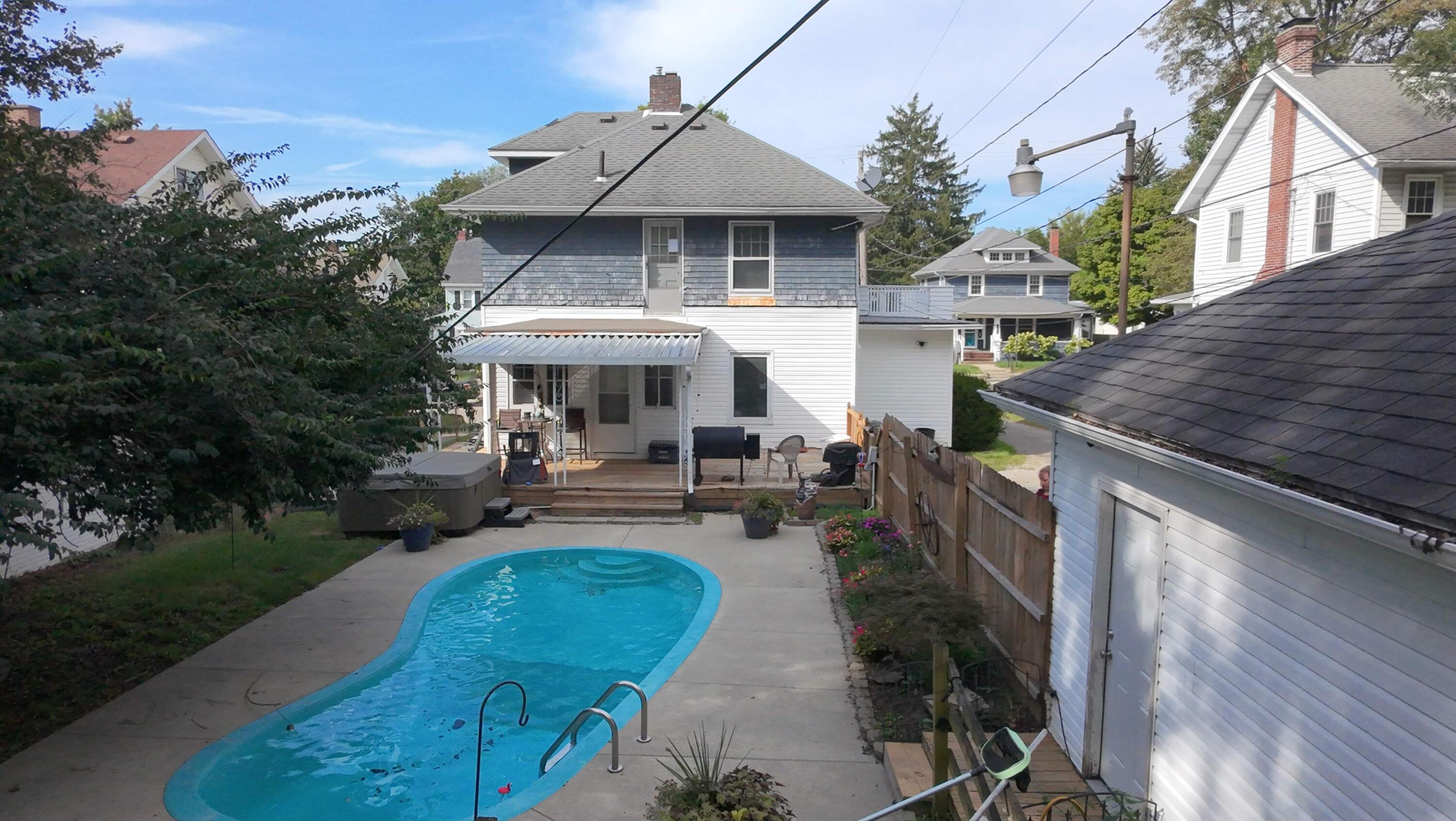 111 E 1st Street Property Photo 2