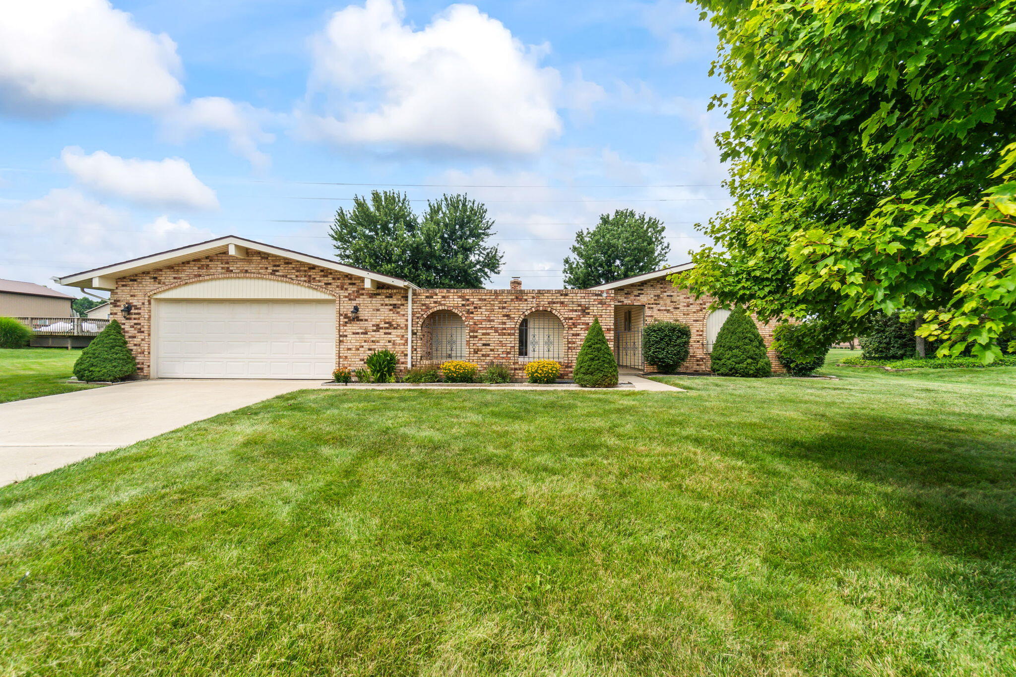 845 Burnside Drive Property Photo 1
