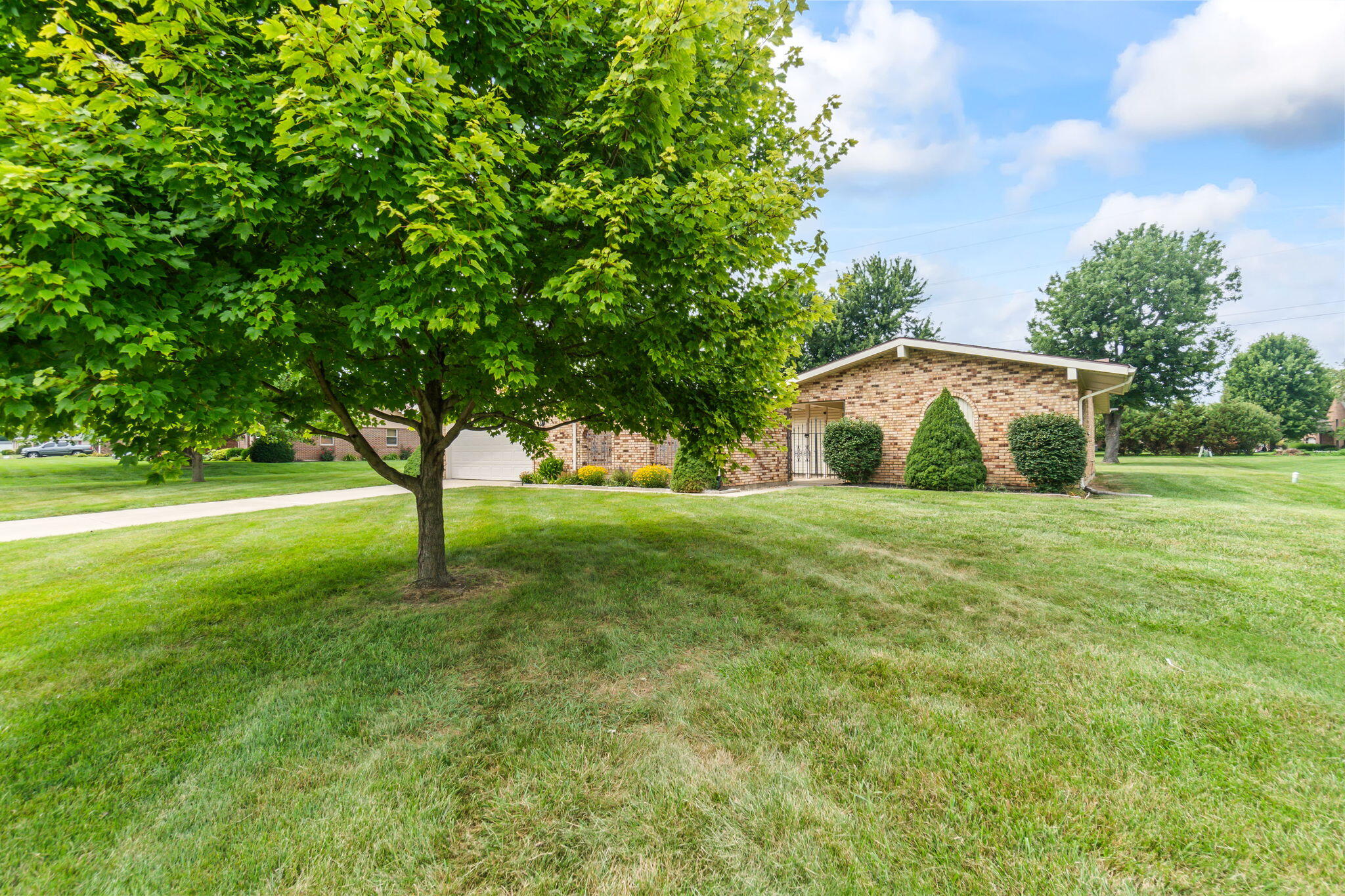 845 Burnside Drive Property Photo 3