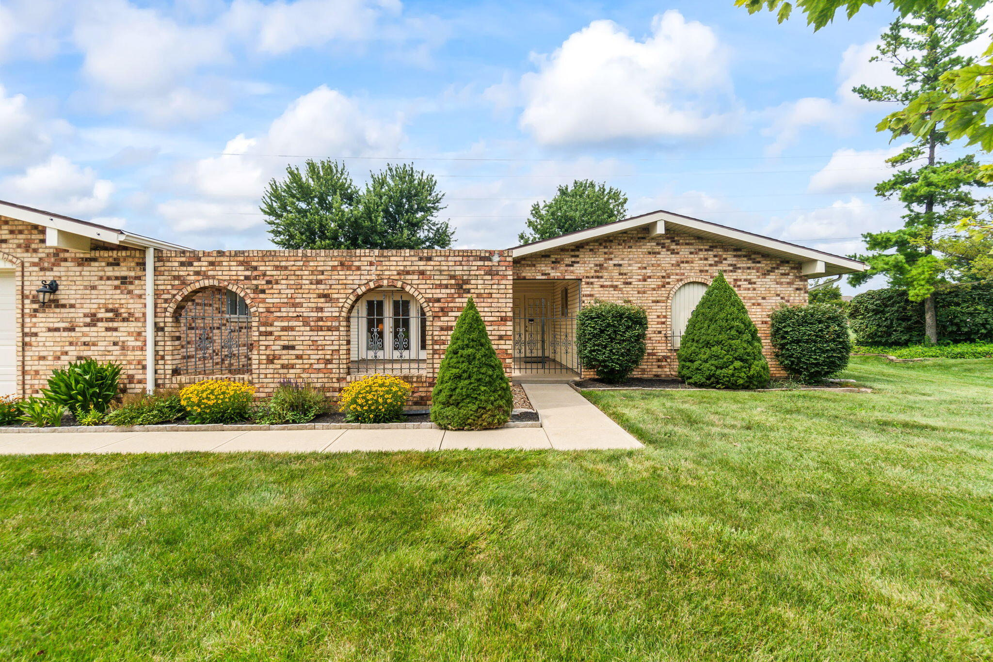 845 Burnside Drive Property Photo 4
