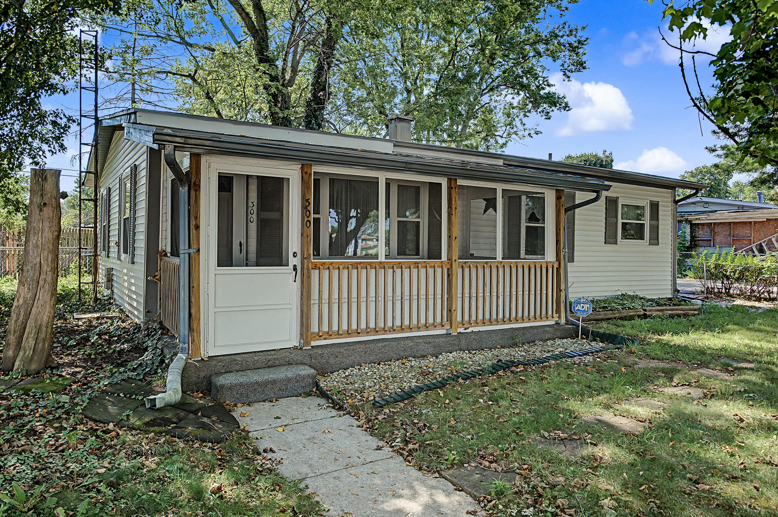 300 Fenwick Drive Property Photo 1