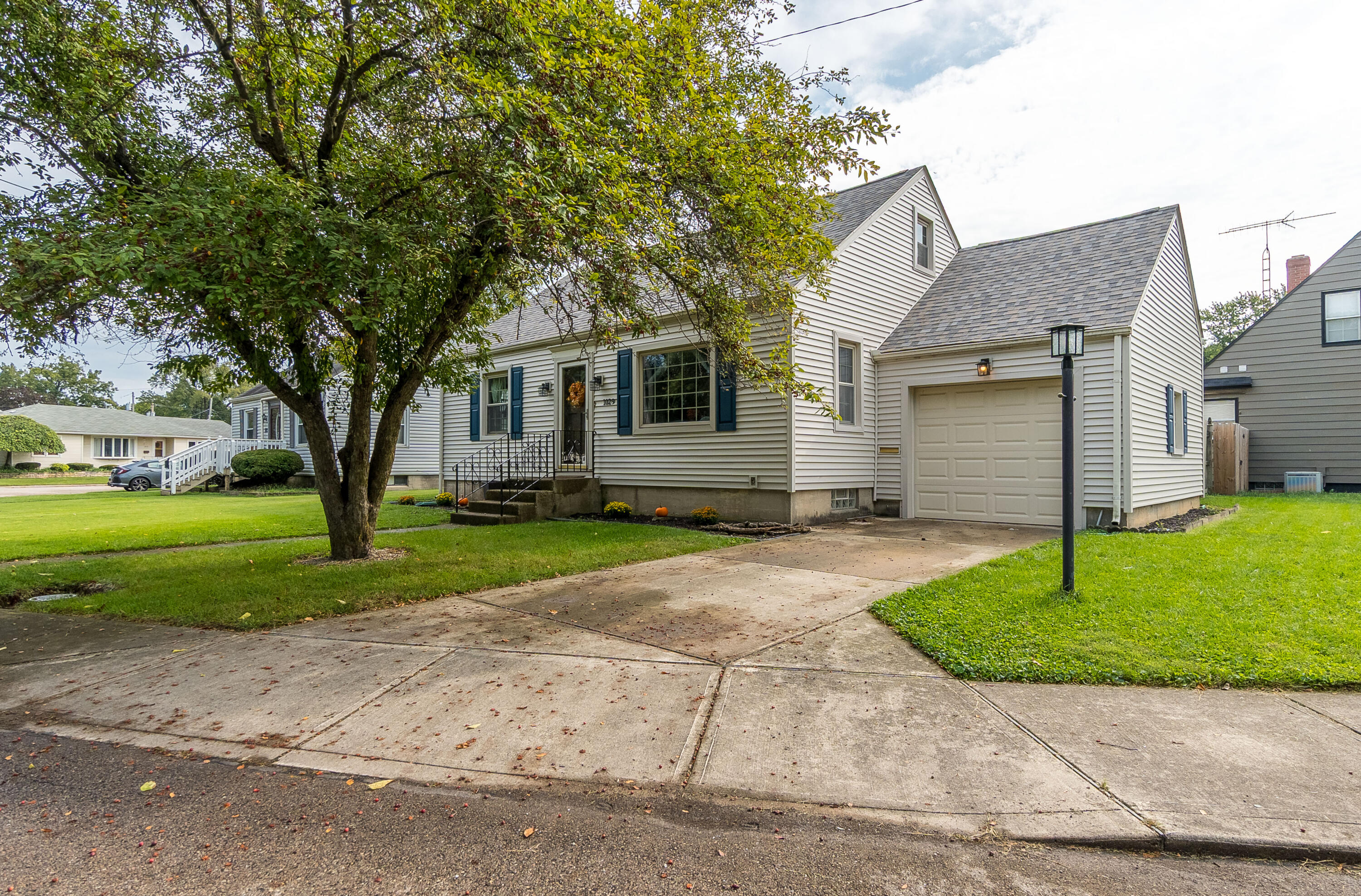 1029 S Mayfair Road Property Photo 1