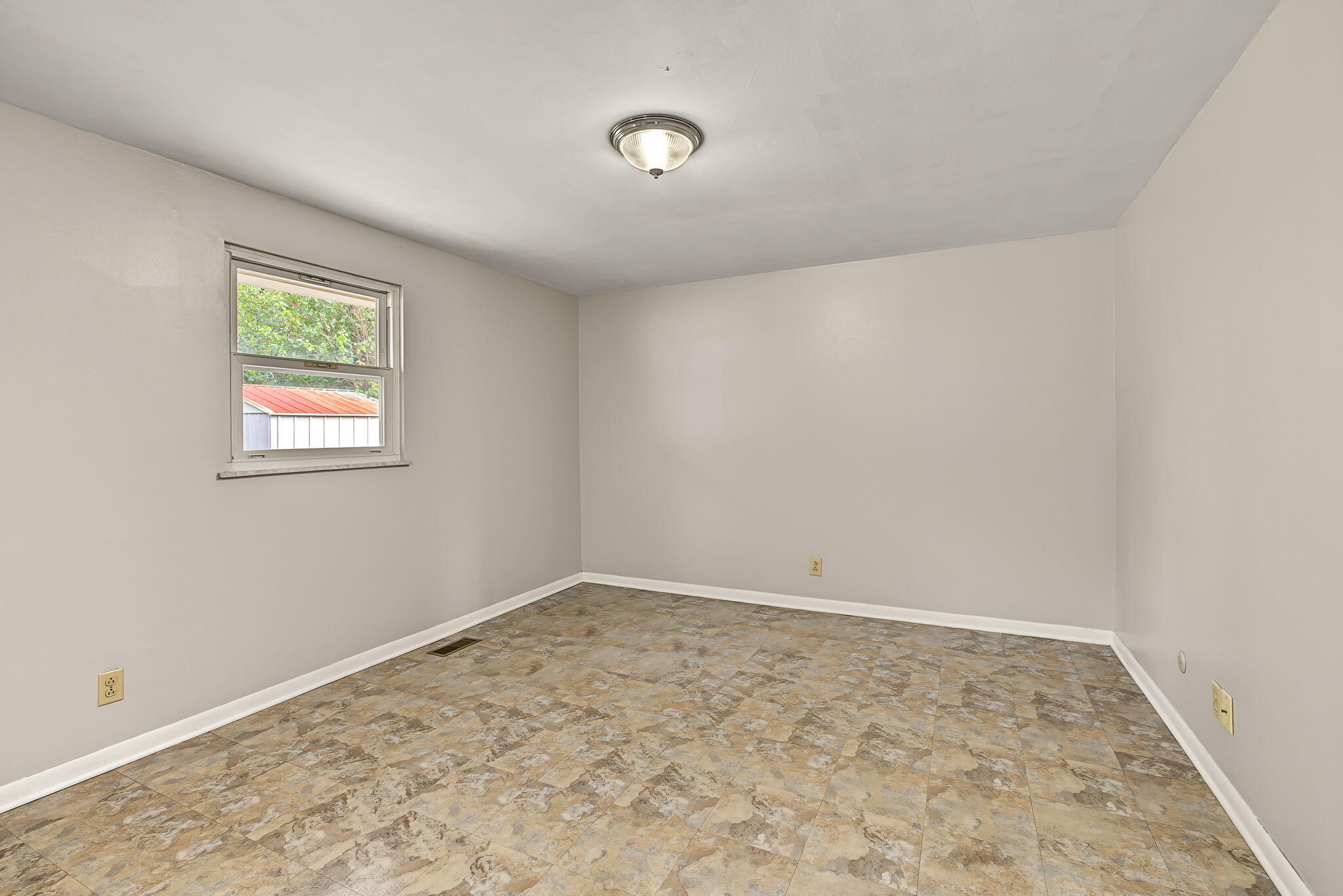 3746 Marion Drive Property Photo 12