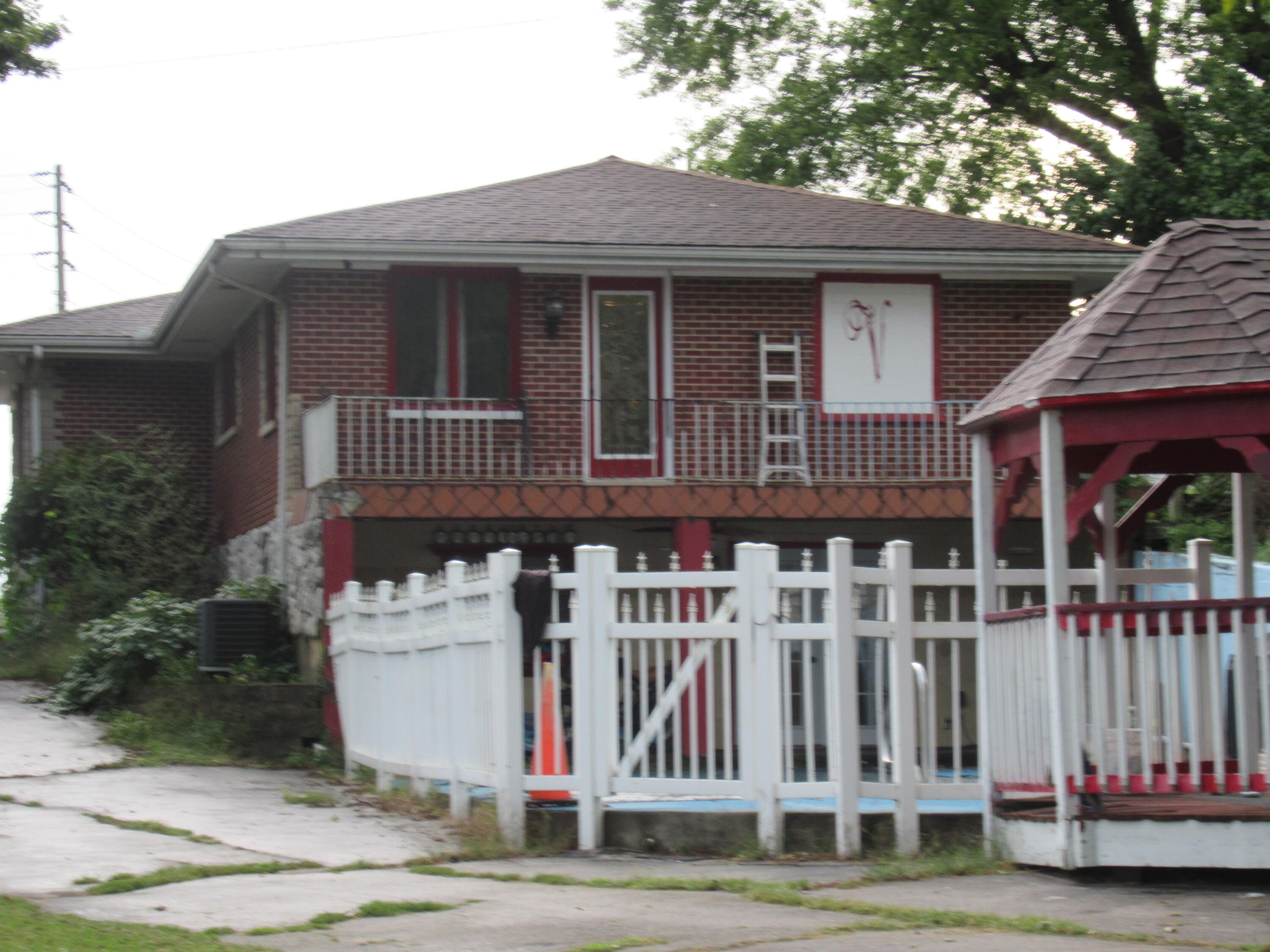 101 Clay Street Property Photo 3