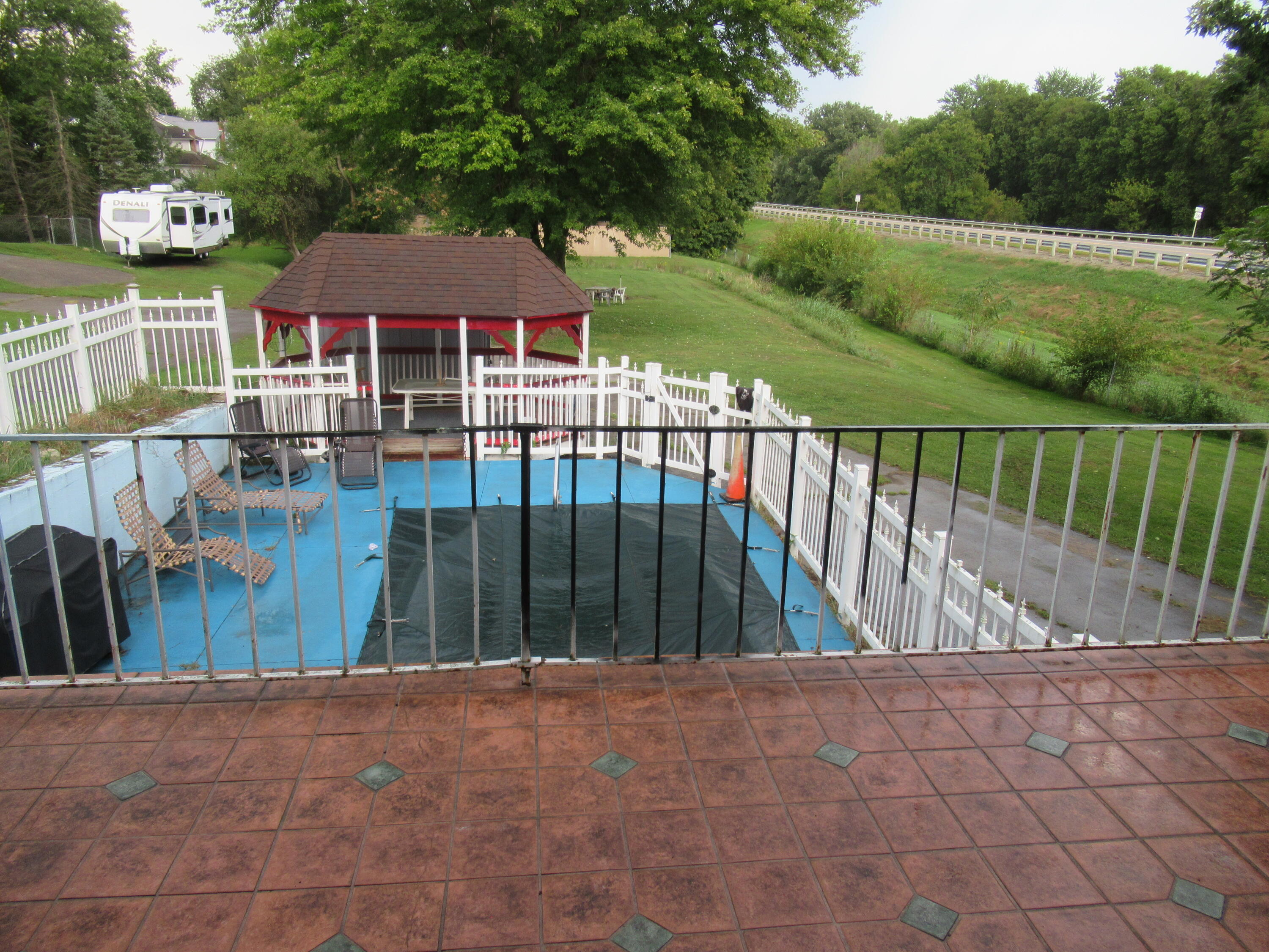 101 Clay Street Property Photo 7