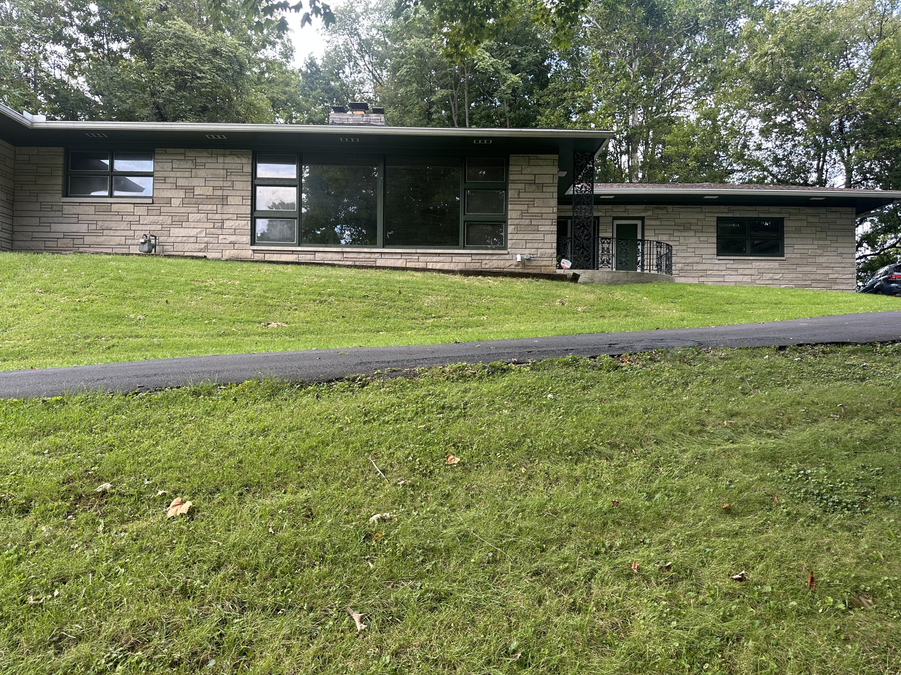 2750 Redwood Drive Property Photo 2