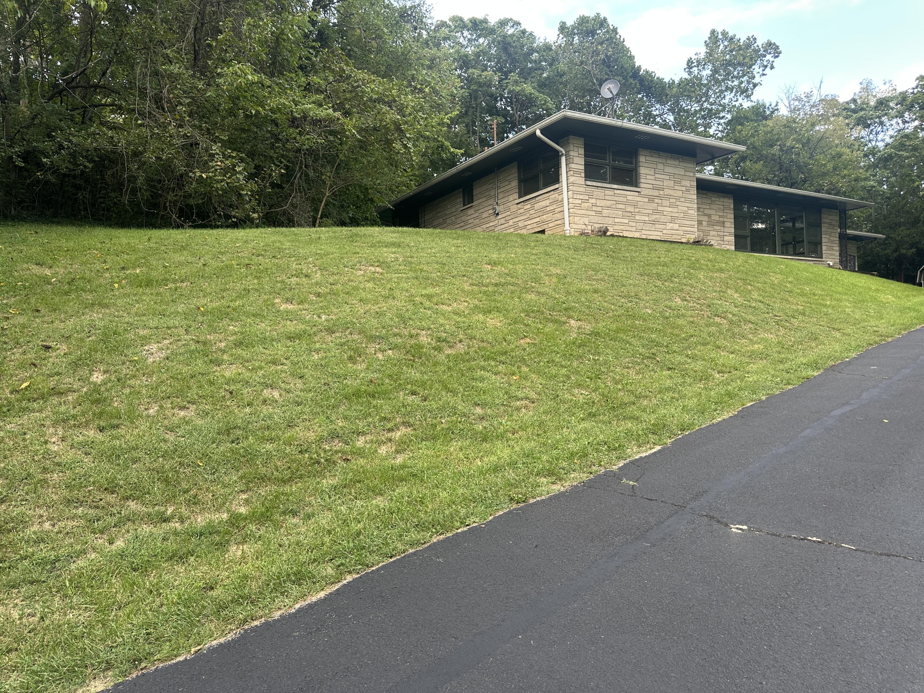 2750 Redwood Drive Property Photo 4