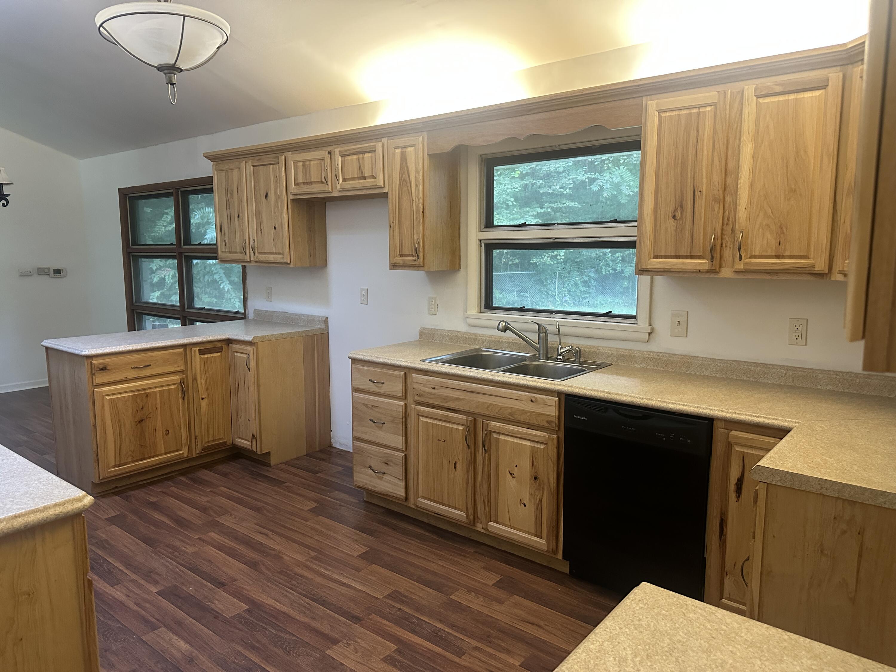 2750 Redwood Drive Property Photo 5