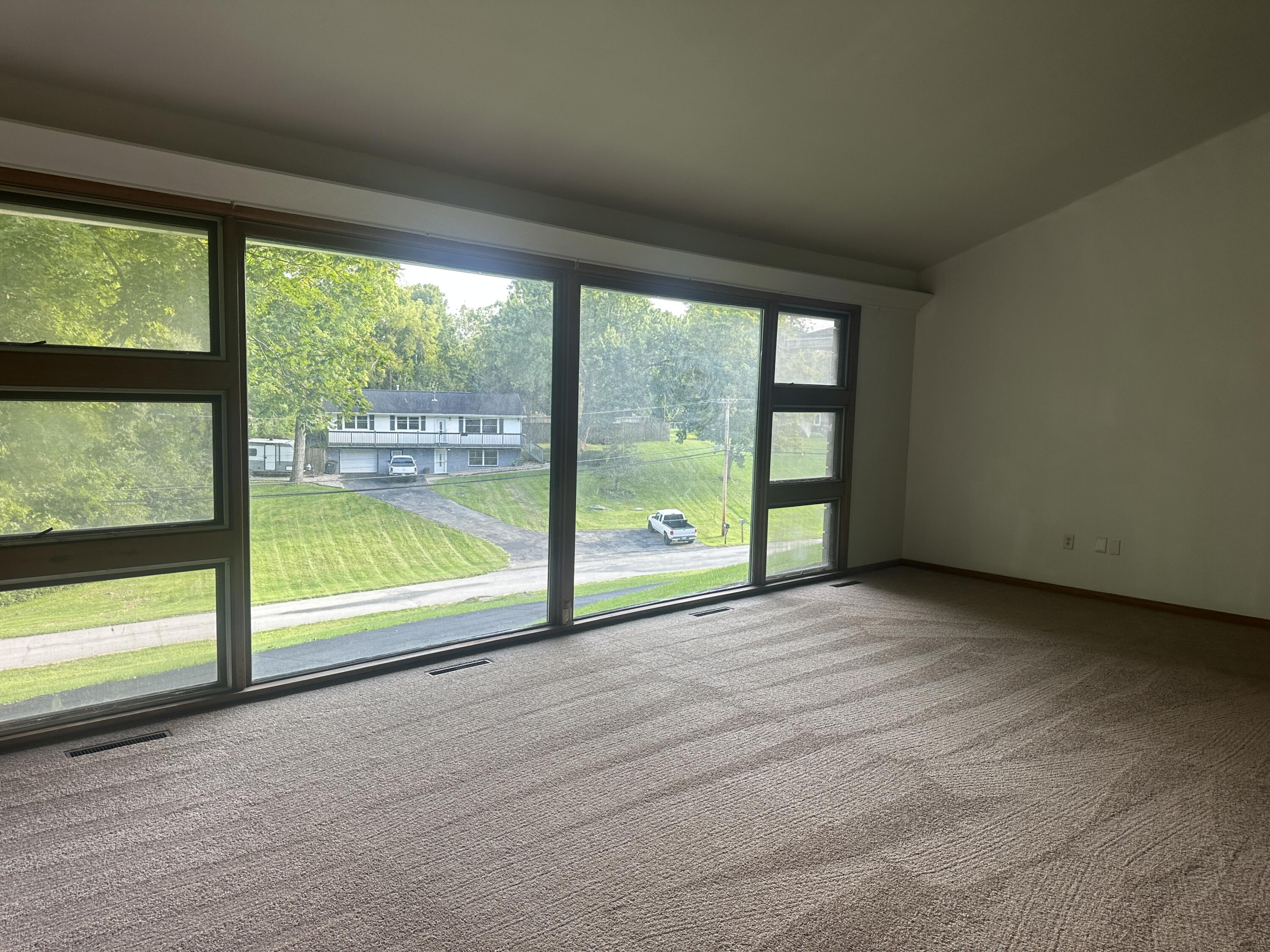 2750 Redwood Drive Property Photo 13
