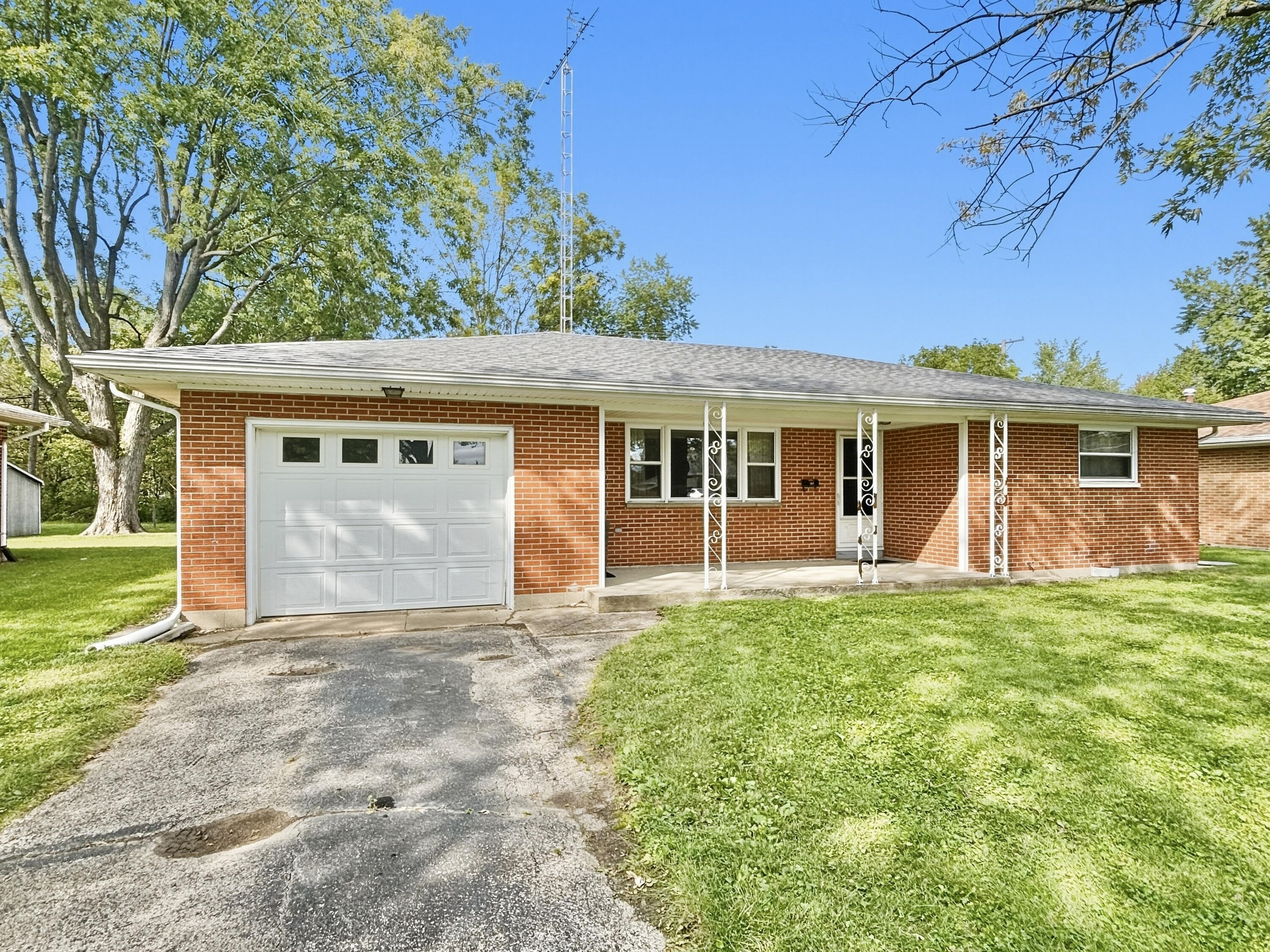 124 E Lincoln Drive Property Photo 1