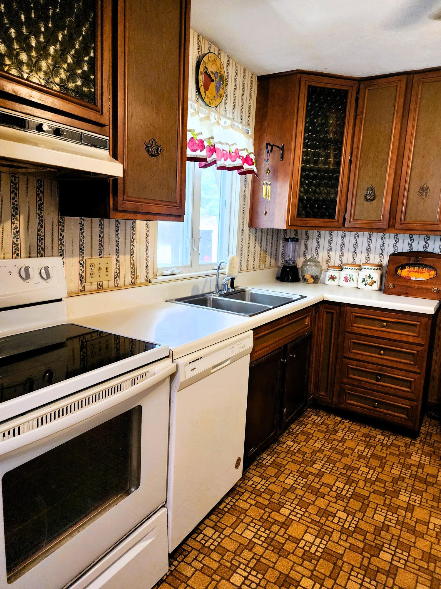 642 E 3rd Street Property Photo 11