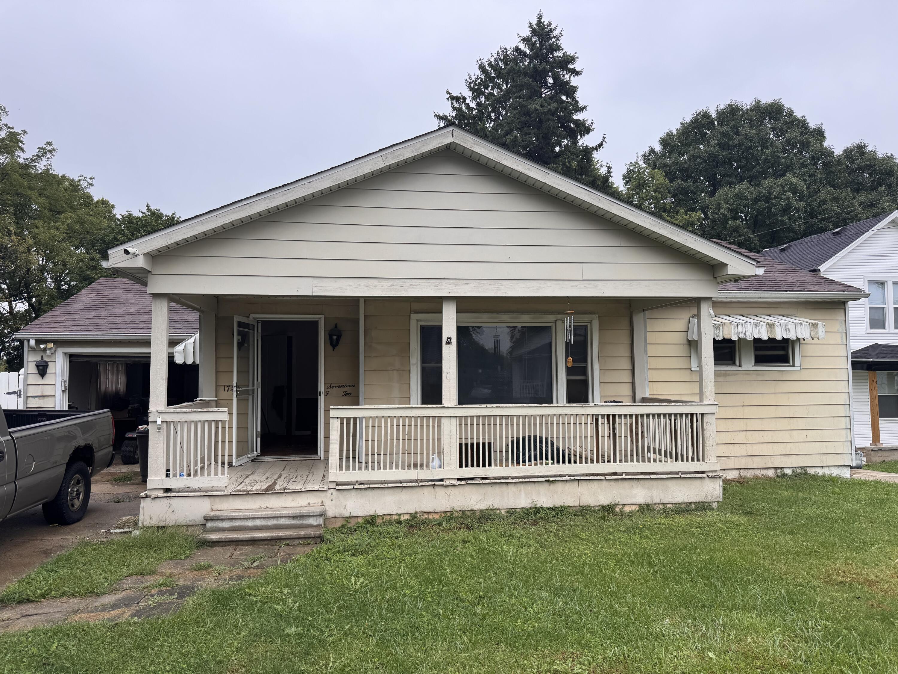 1742 Kenwood Avenue Property Photo 1