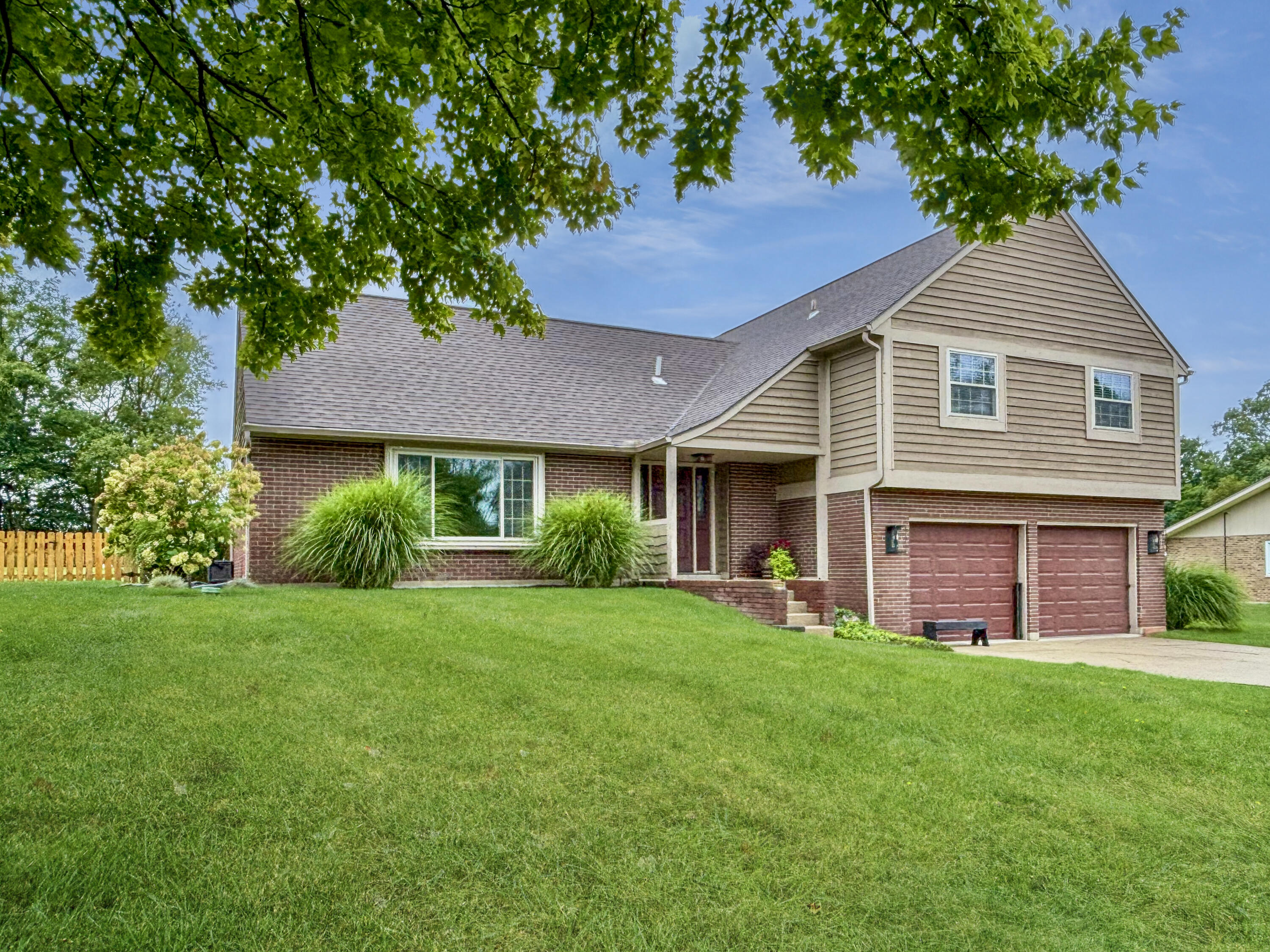 6800 Curtwood Drive Property Photo 1