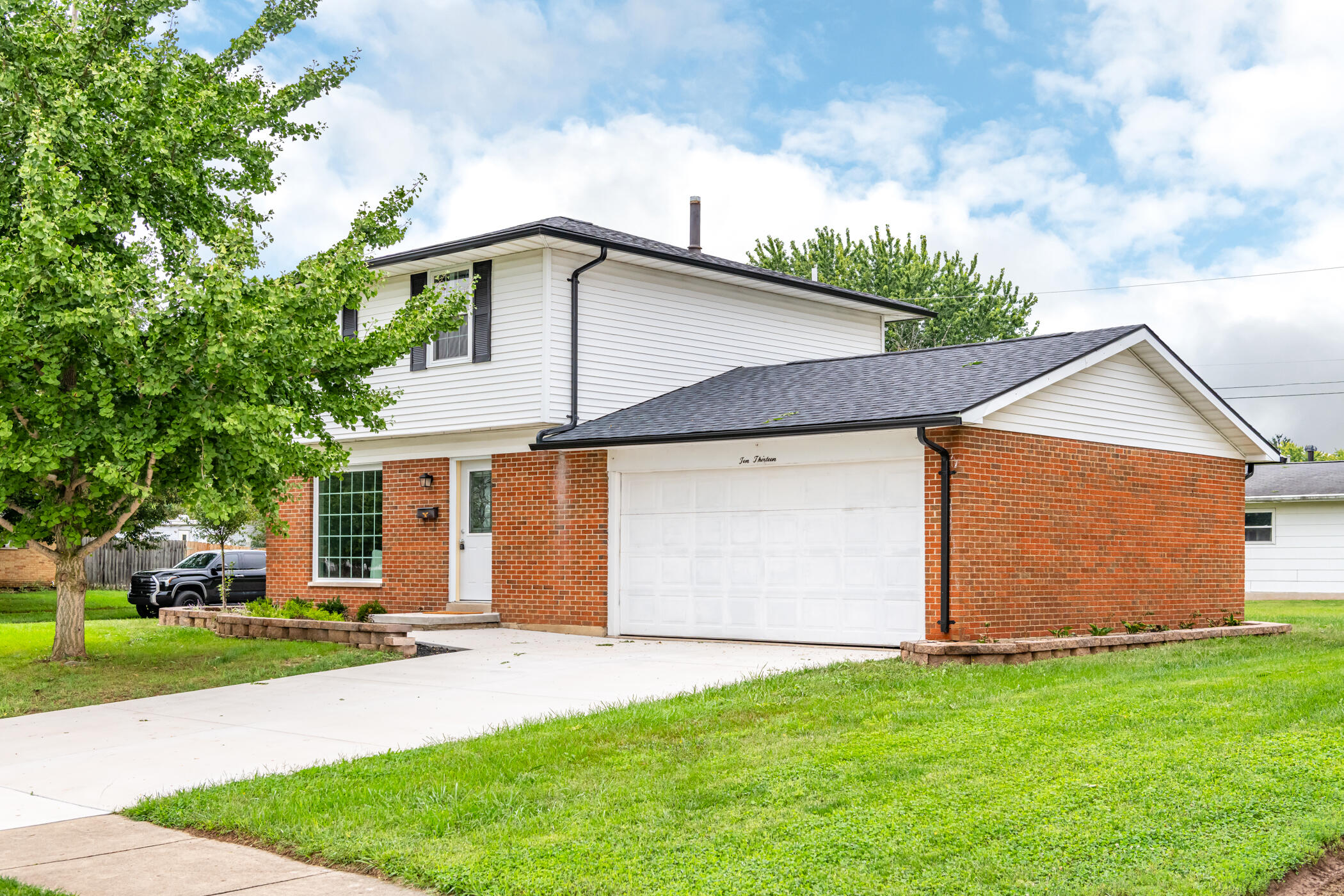1013 W Lake Avenue Property Photo 1