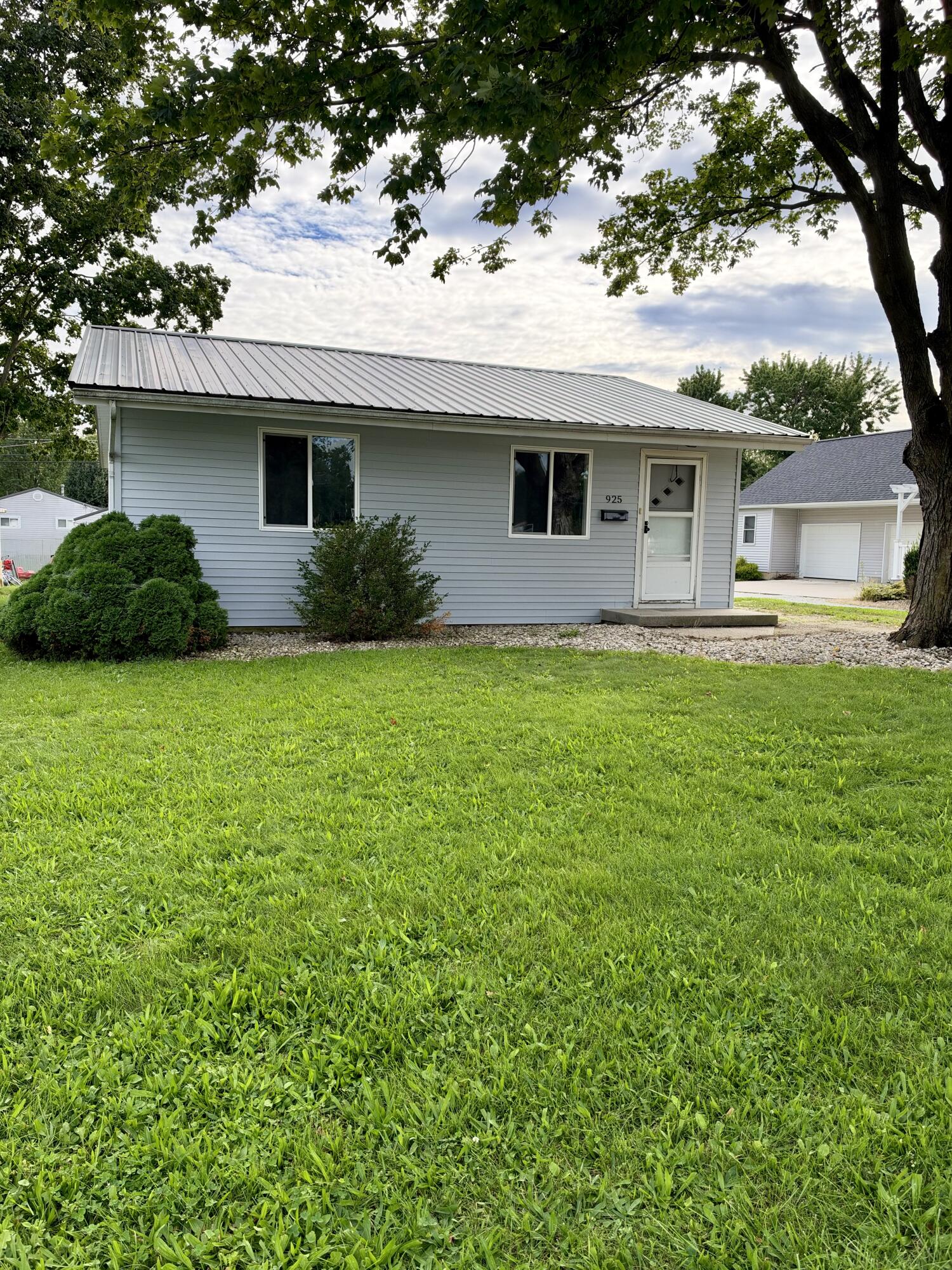 925 Motz Street Property Photo 1