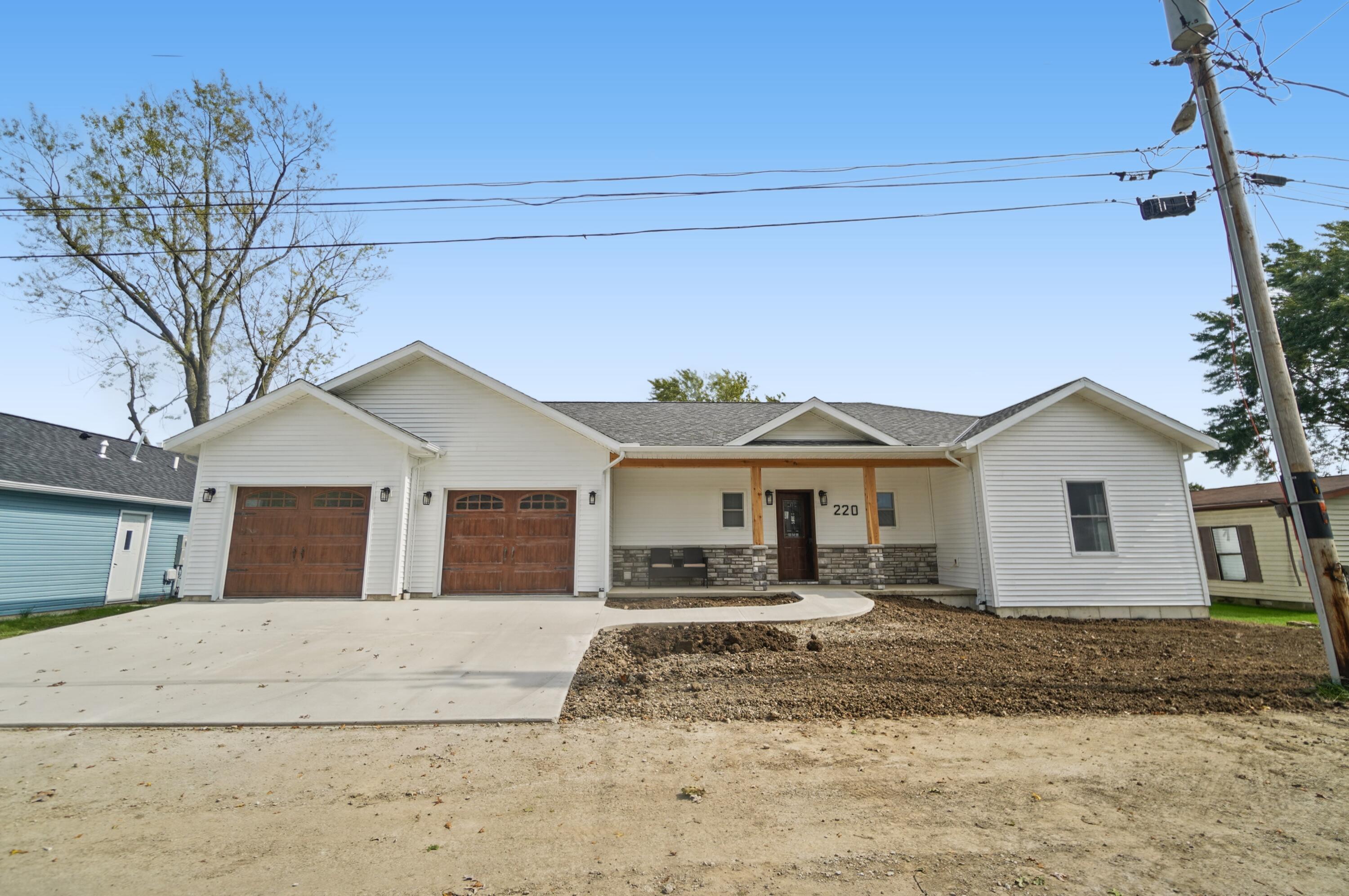 220 Bayview Drive Property Photo 1