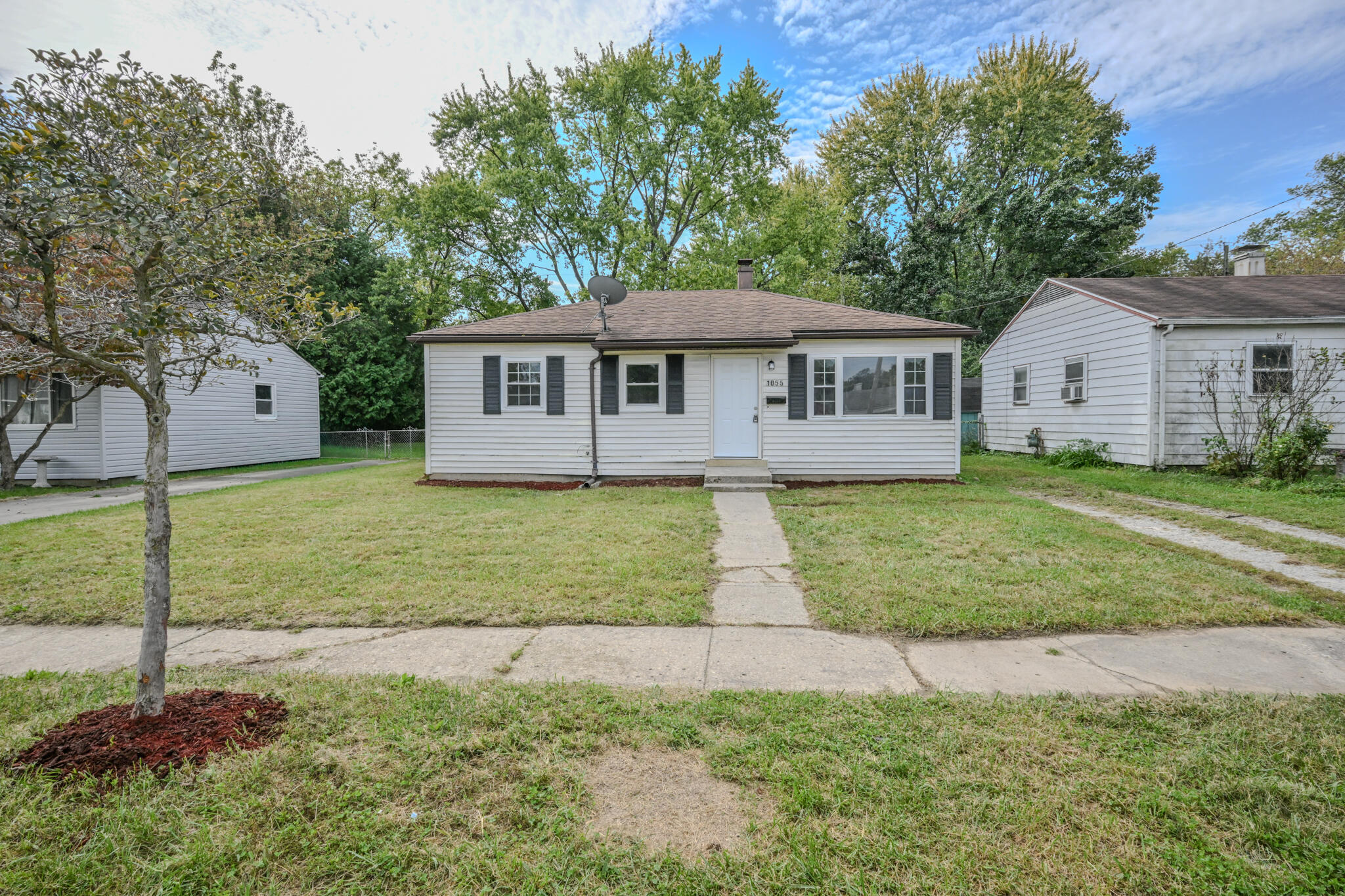 1055 Heard Avenue Property Photo 1