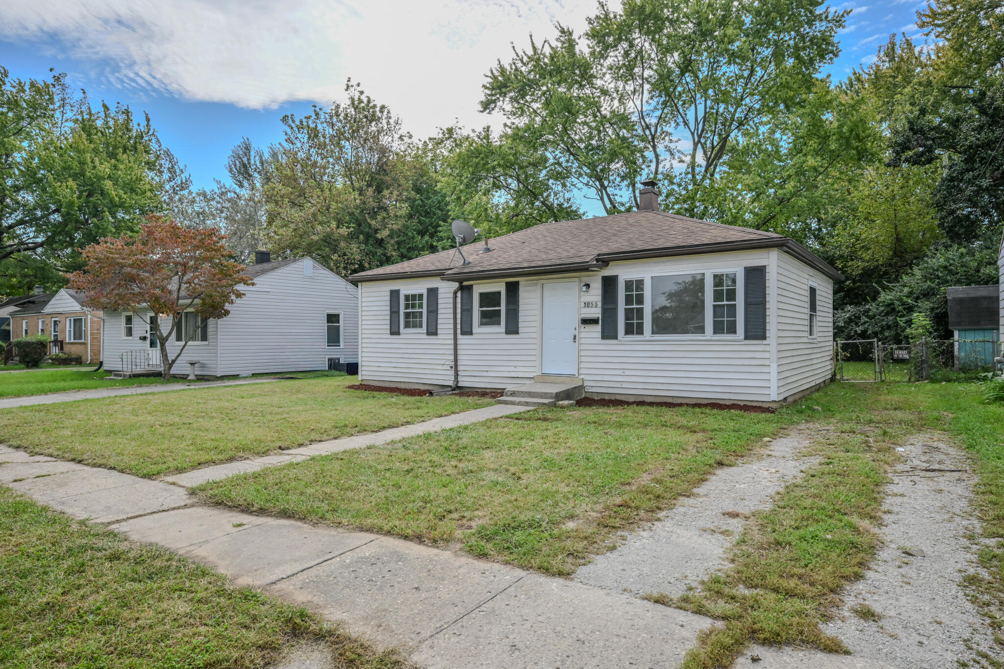 1055 Heard Avenue Property Photo 2