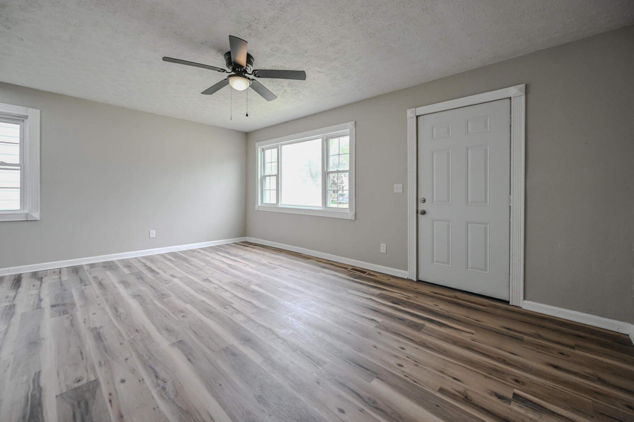 1055 Heard Avenue Property Photo 4