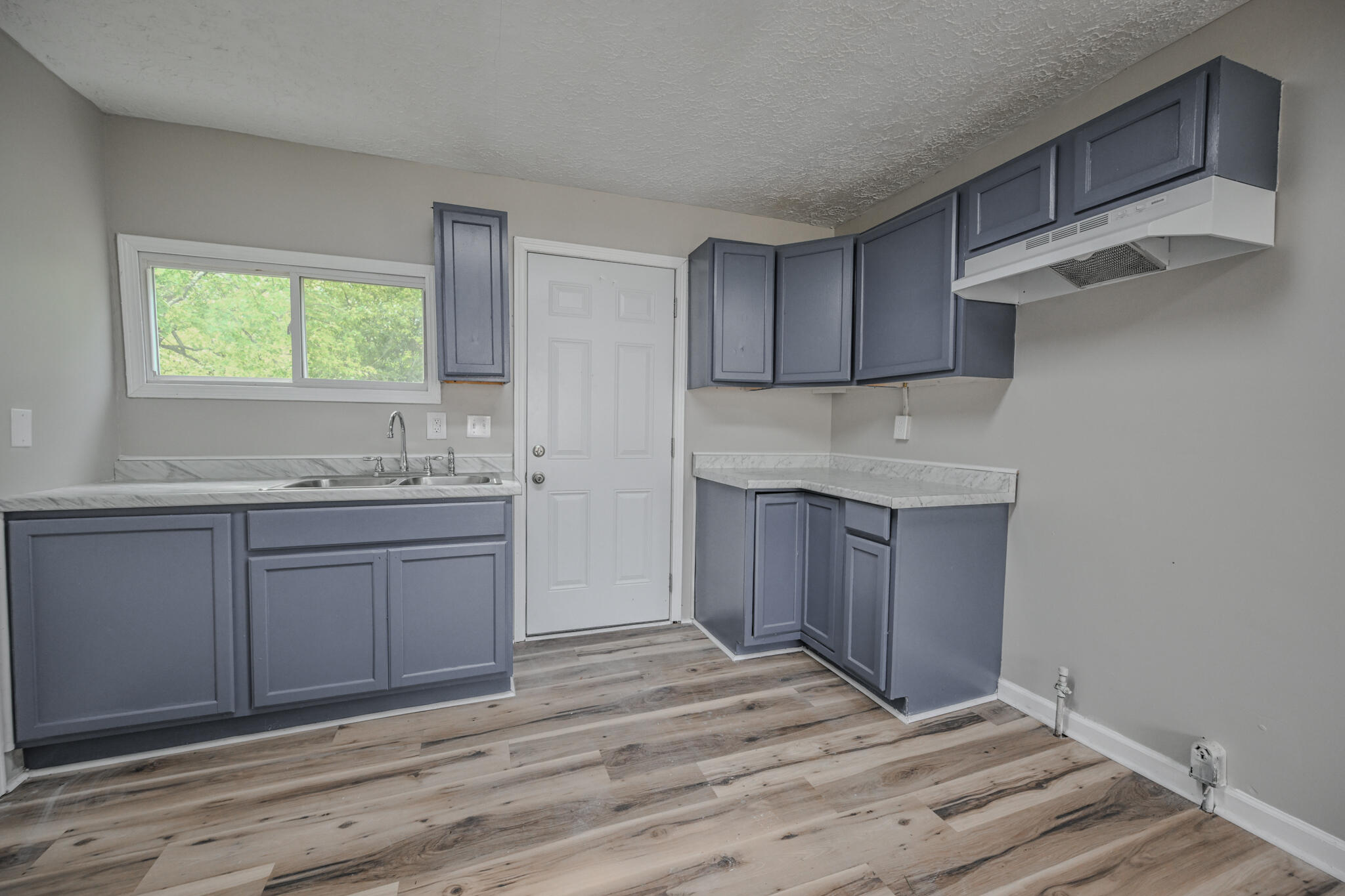 1055 Heard Avenue Property Photo 7