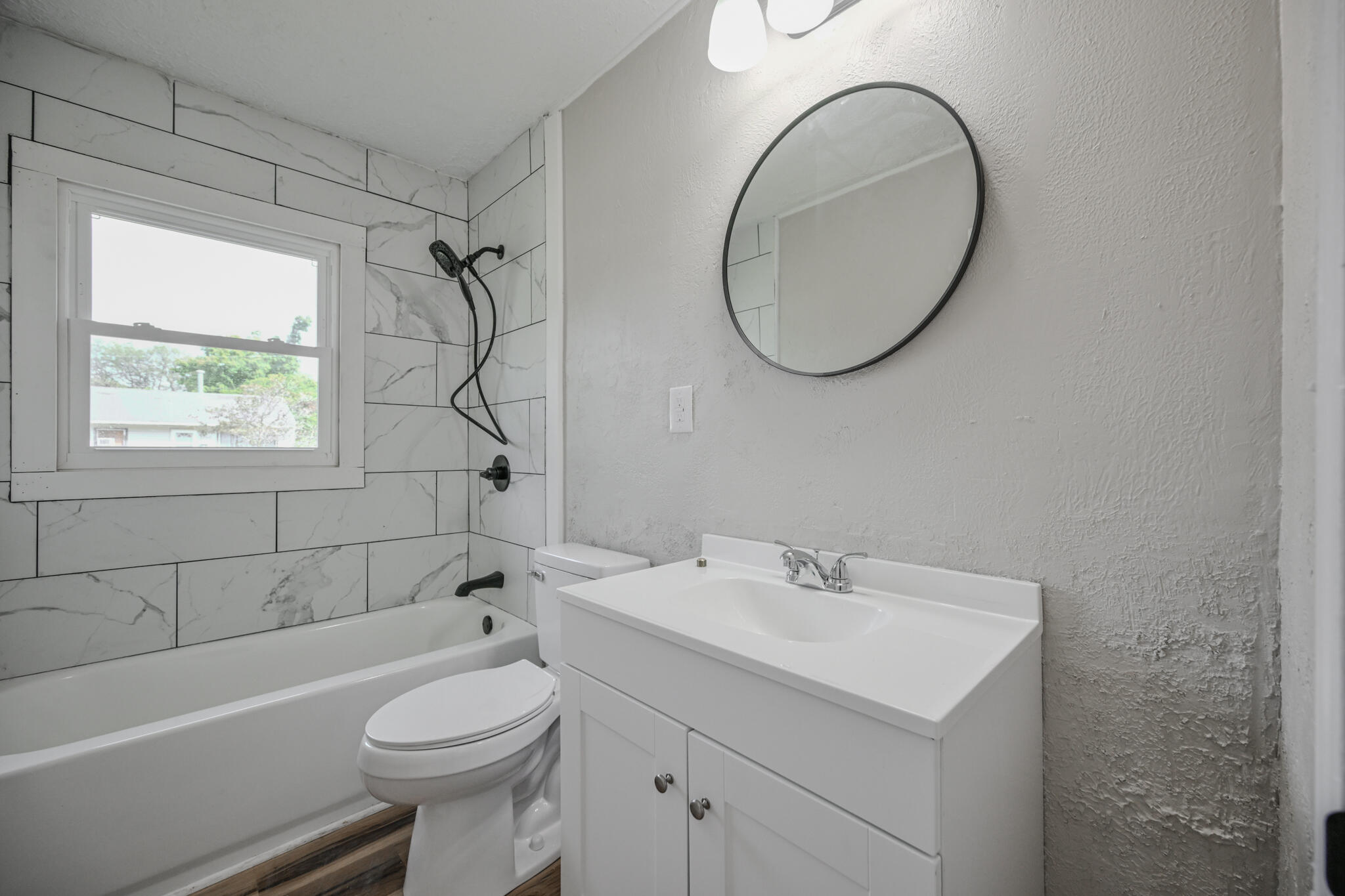 1055 Heard Avenue Property Photo 9