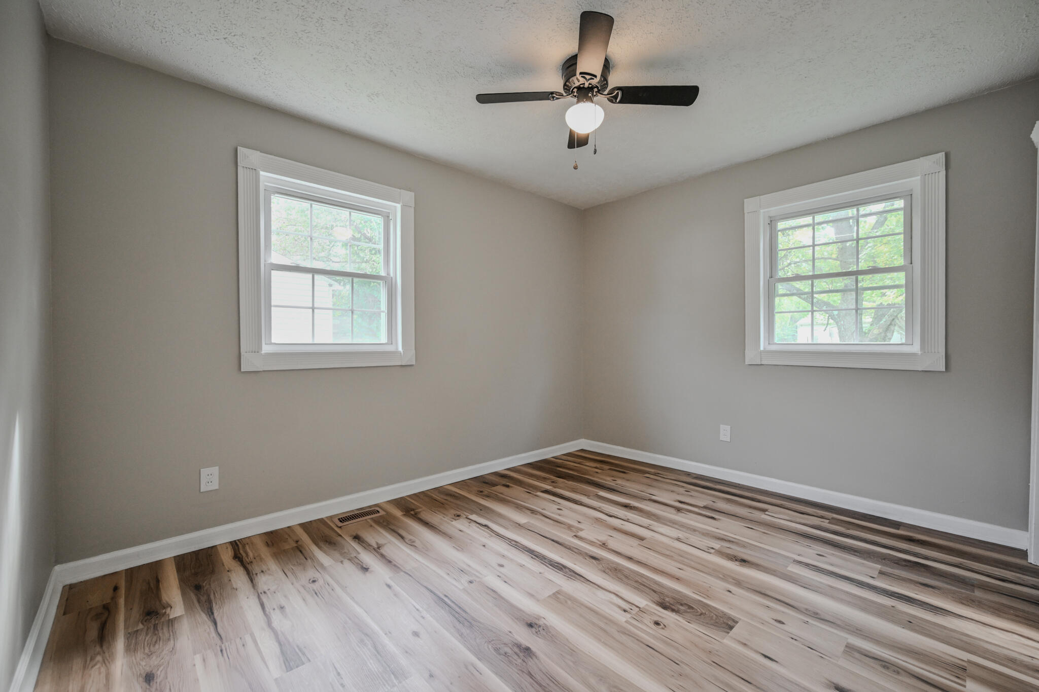 1055 Heard Avenue Property Photo 10