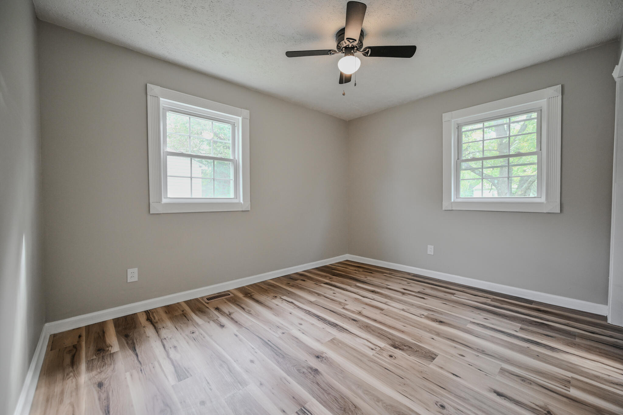 1055 Heard Avenue Property Photo 11