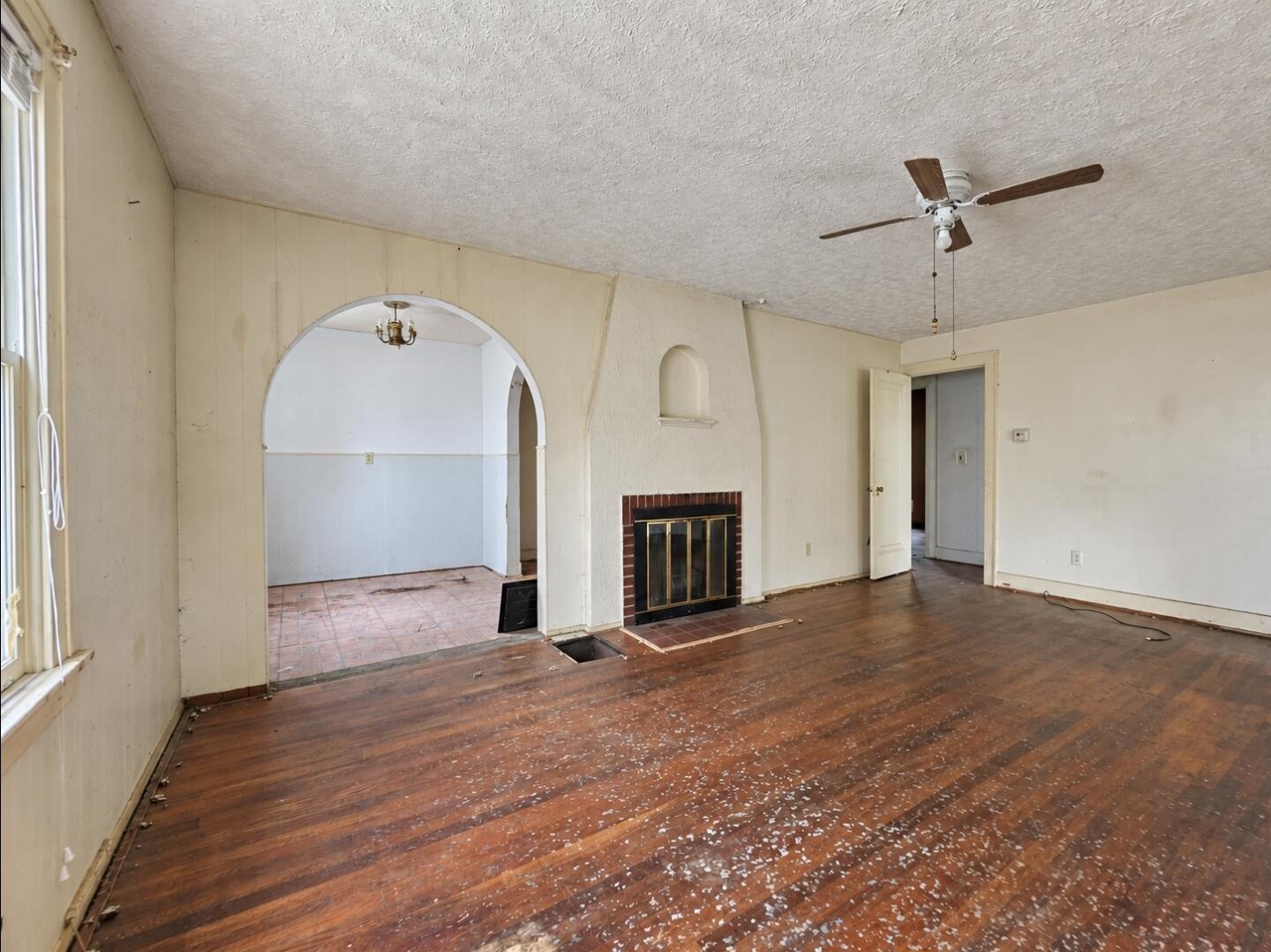 419 S Clairmont Avenue Property Photo 5