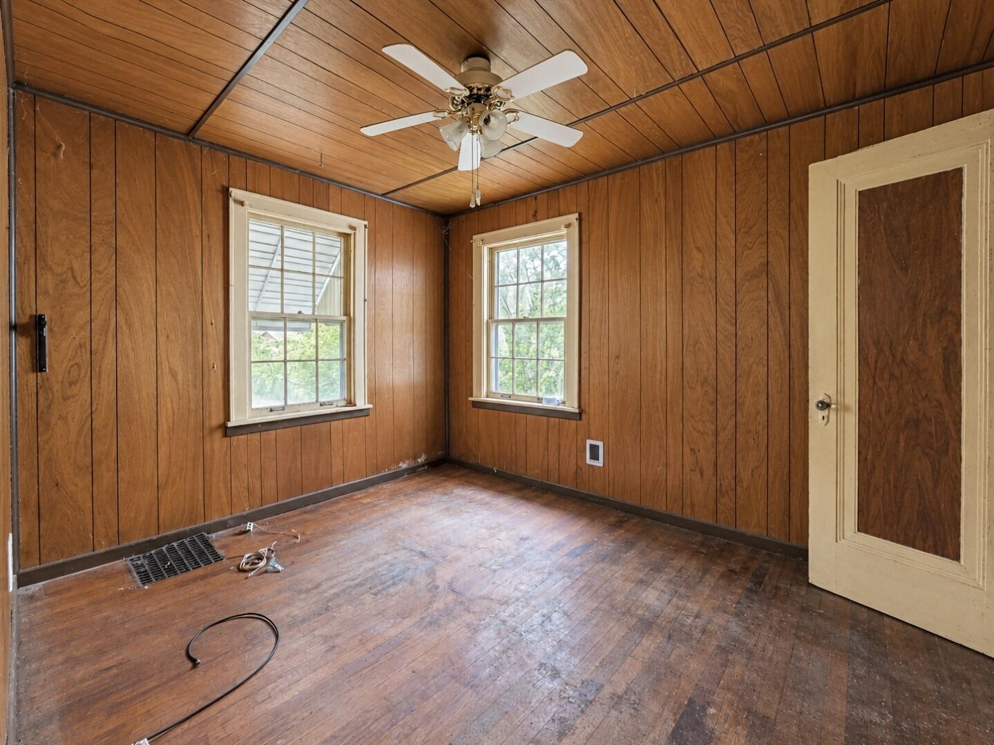 419 S Clairmont Avenue Property Photo 8