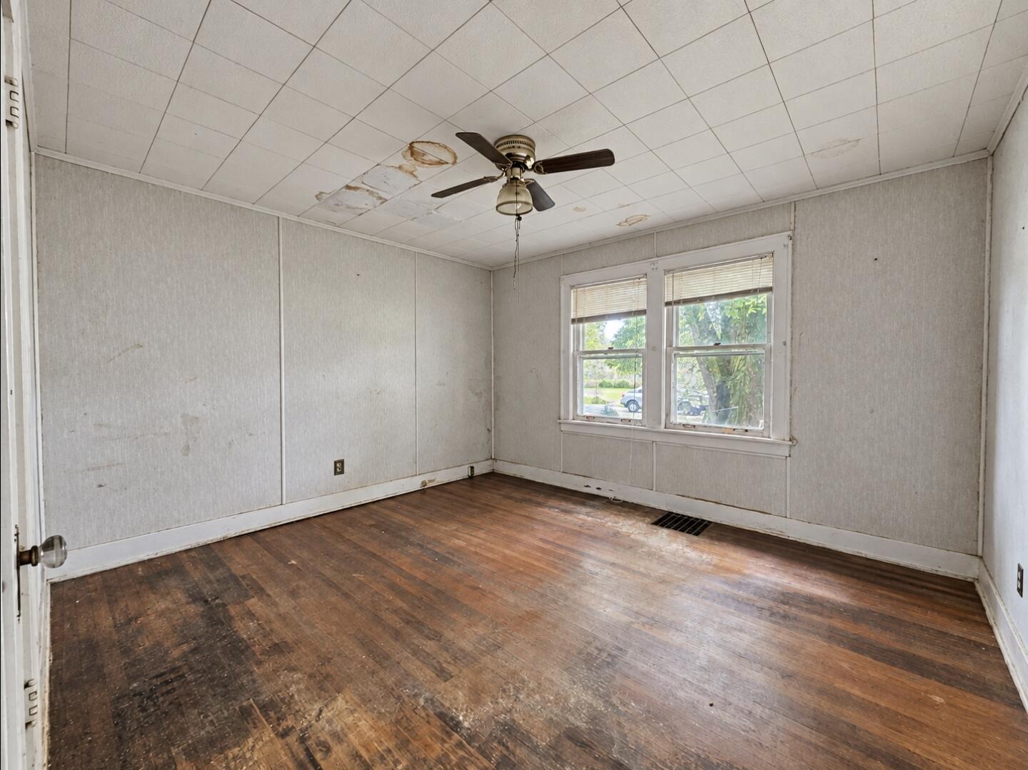 419 S Clairmont Avenue Property Photo 9