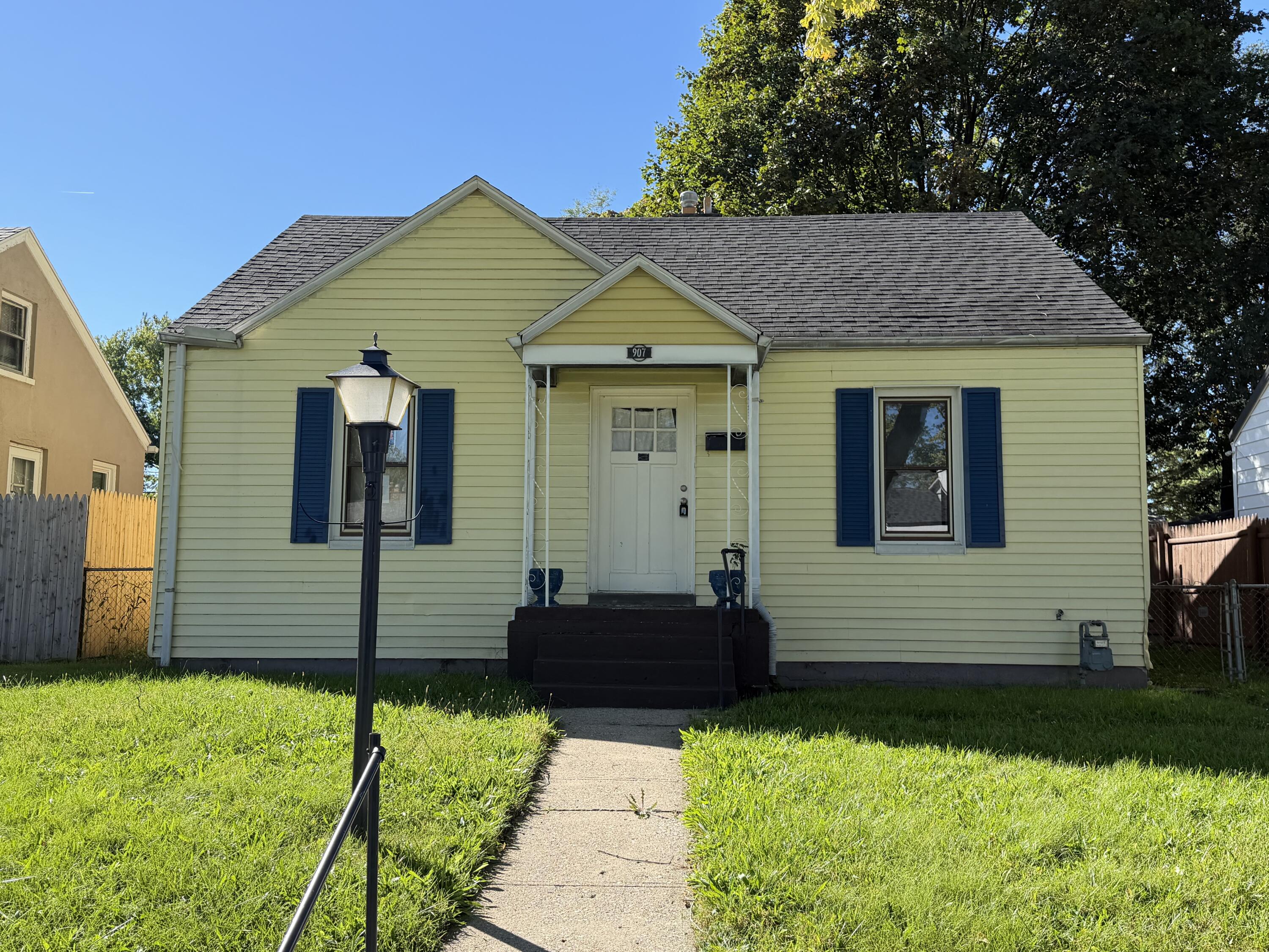 907 E Rose Street Property Photo 1