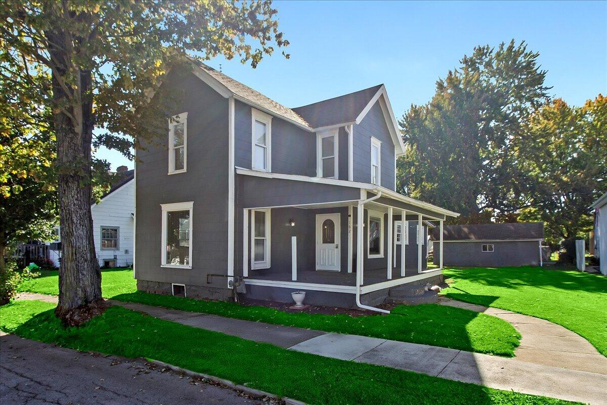 162 E Center Street Property Photo 1