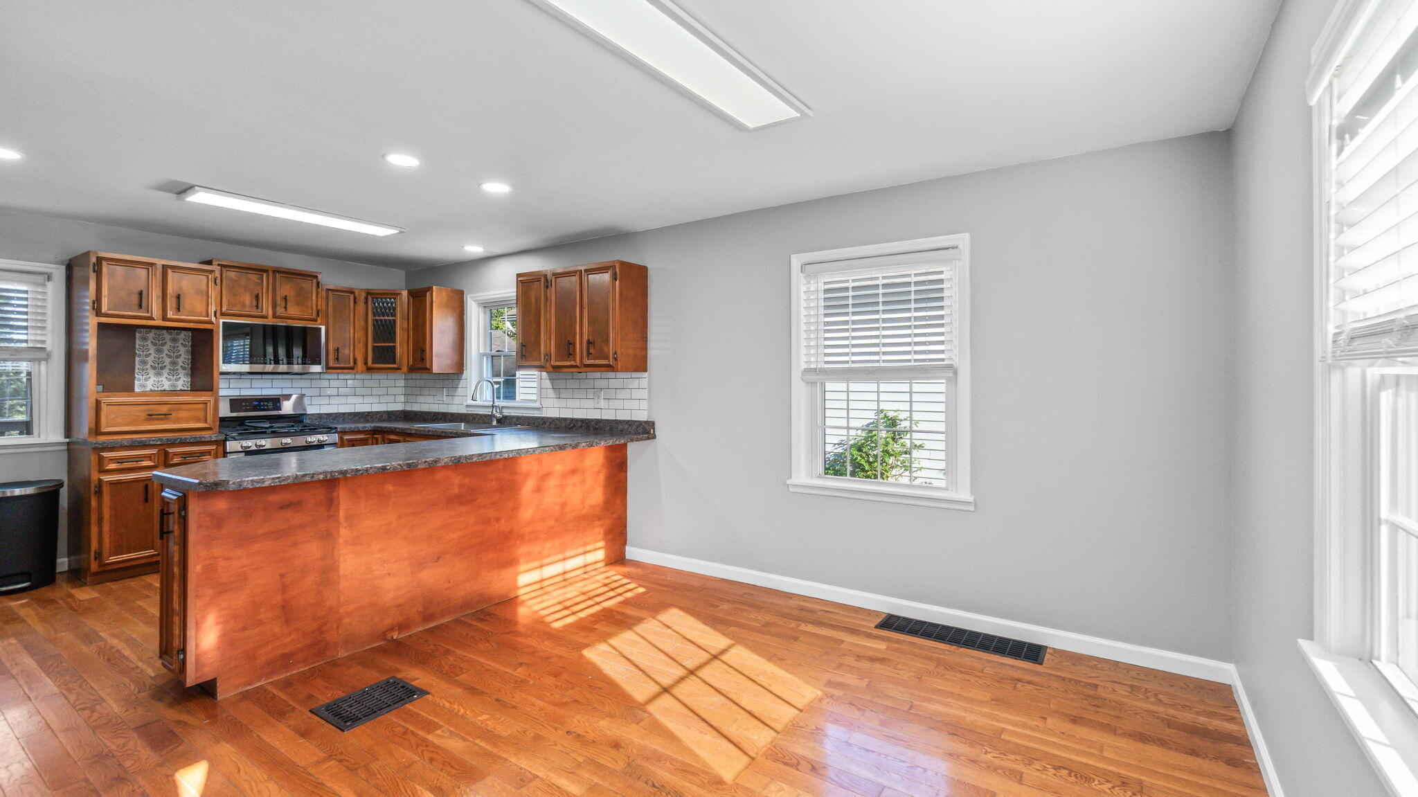 1423 Crestview Drive Property Photo 8