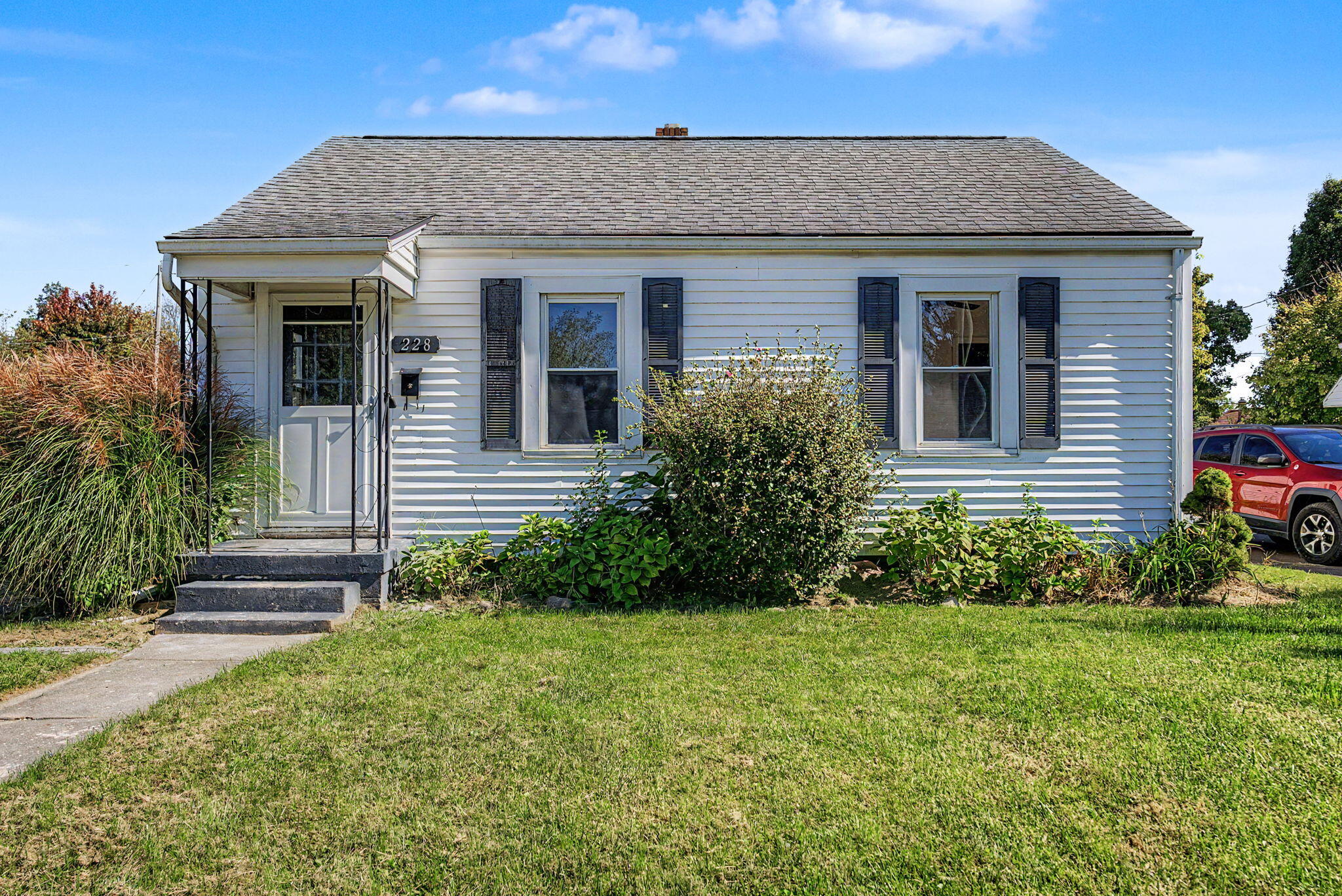 228 N Douglas Avenue